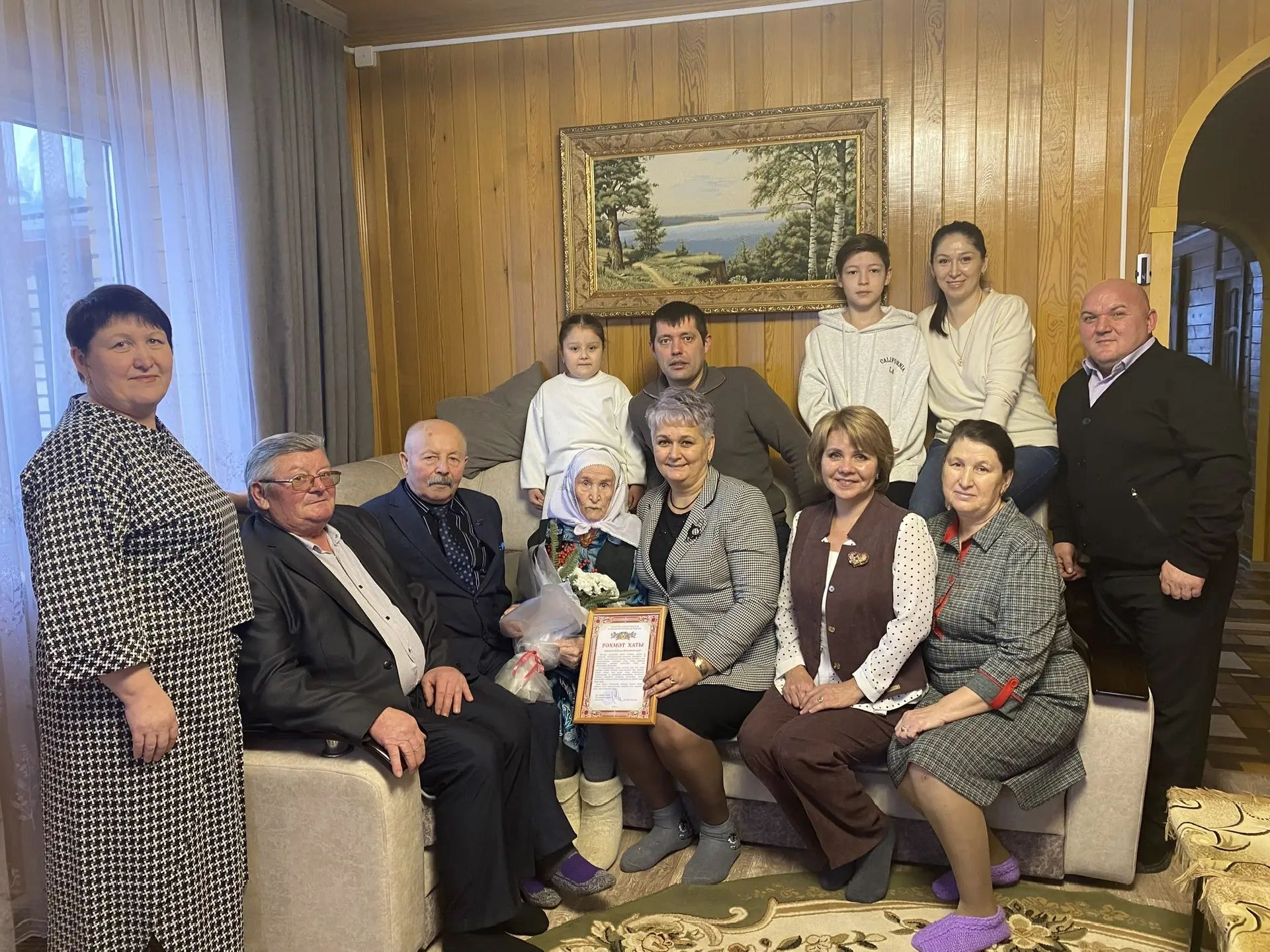 Сазтамак авылыннан Илһамия Шаһиәхмәтова үзенең 90 яшен билгеләп үтте