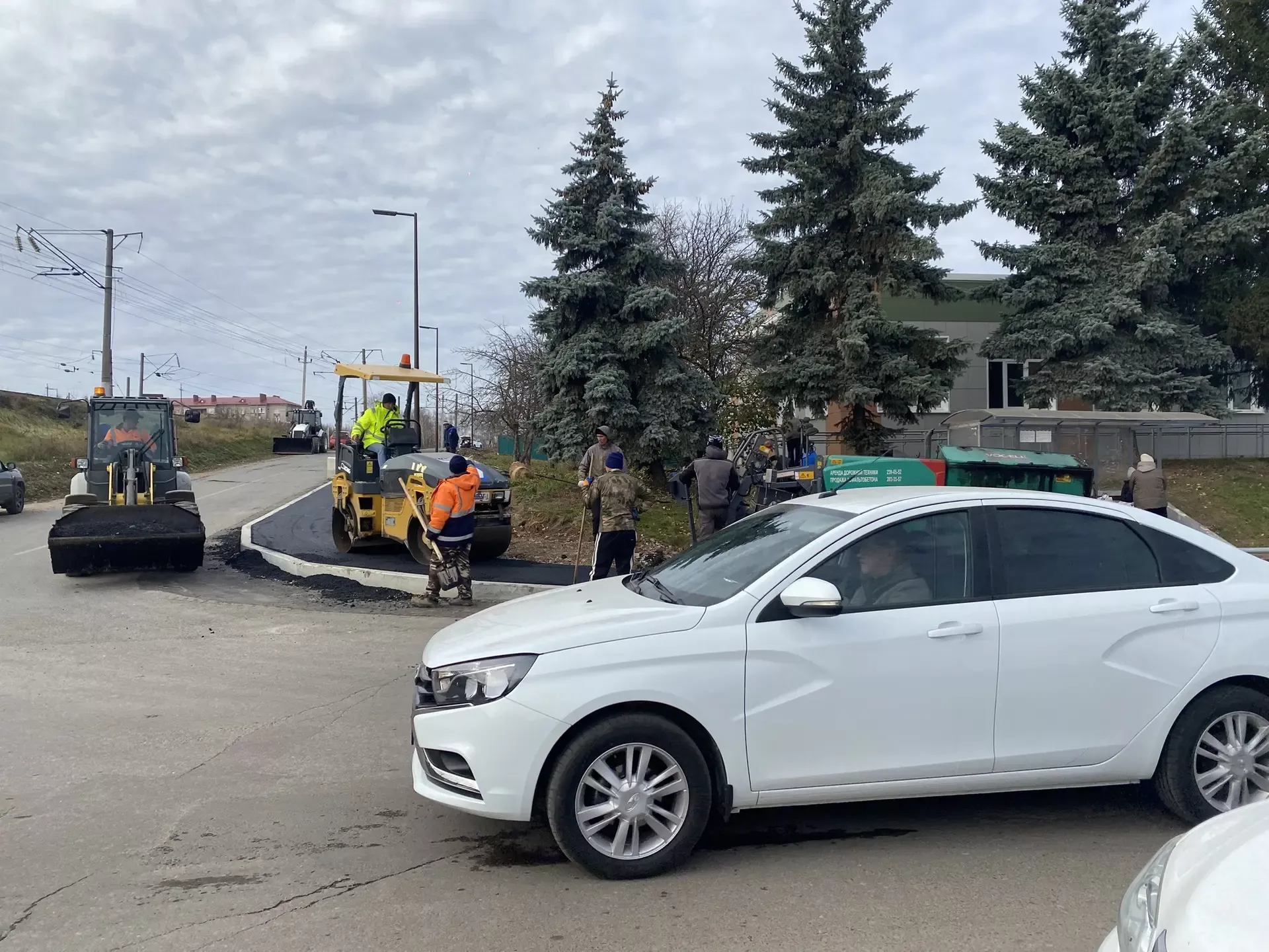 Юллар төзек, тротуарлар чиста: Кукмарада төзелеш эшләре төгәлләнеп килә