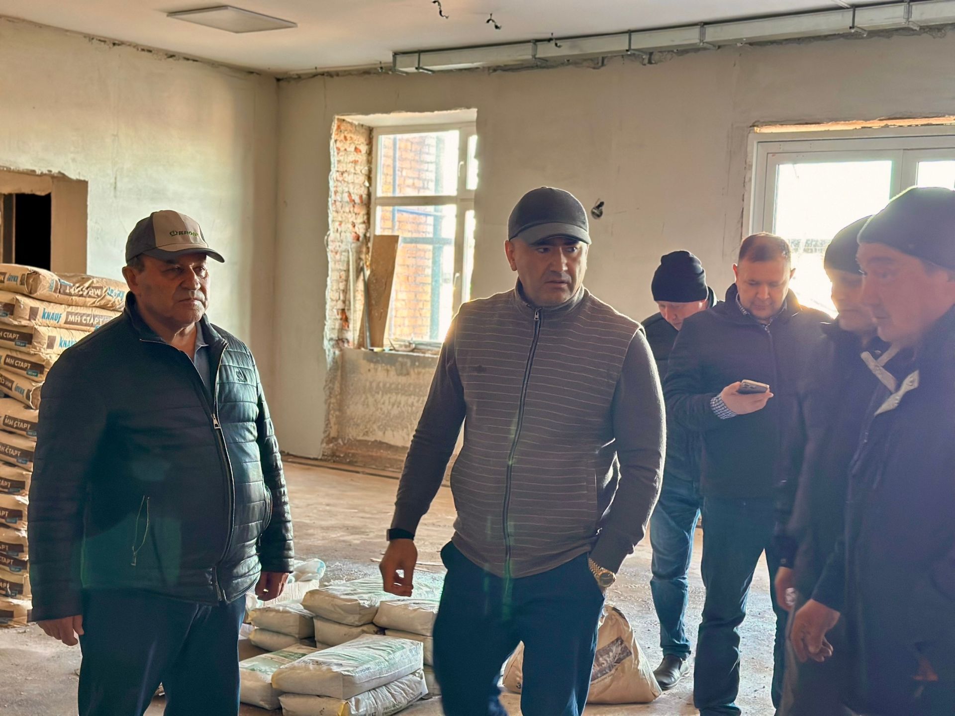 Кукморский район меняется: Ход работ на ключевых объектах оценили в ходе объезда