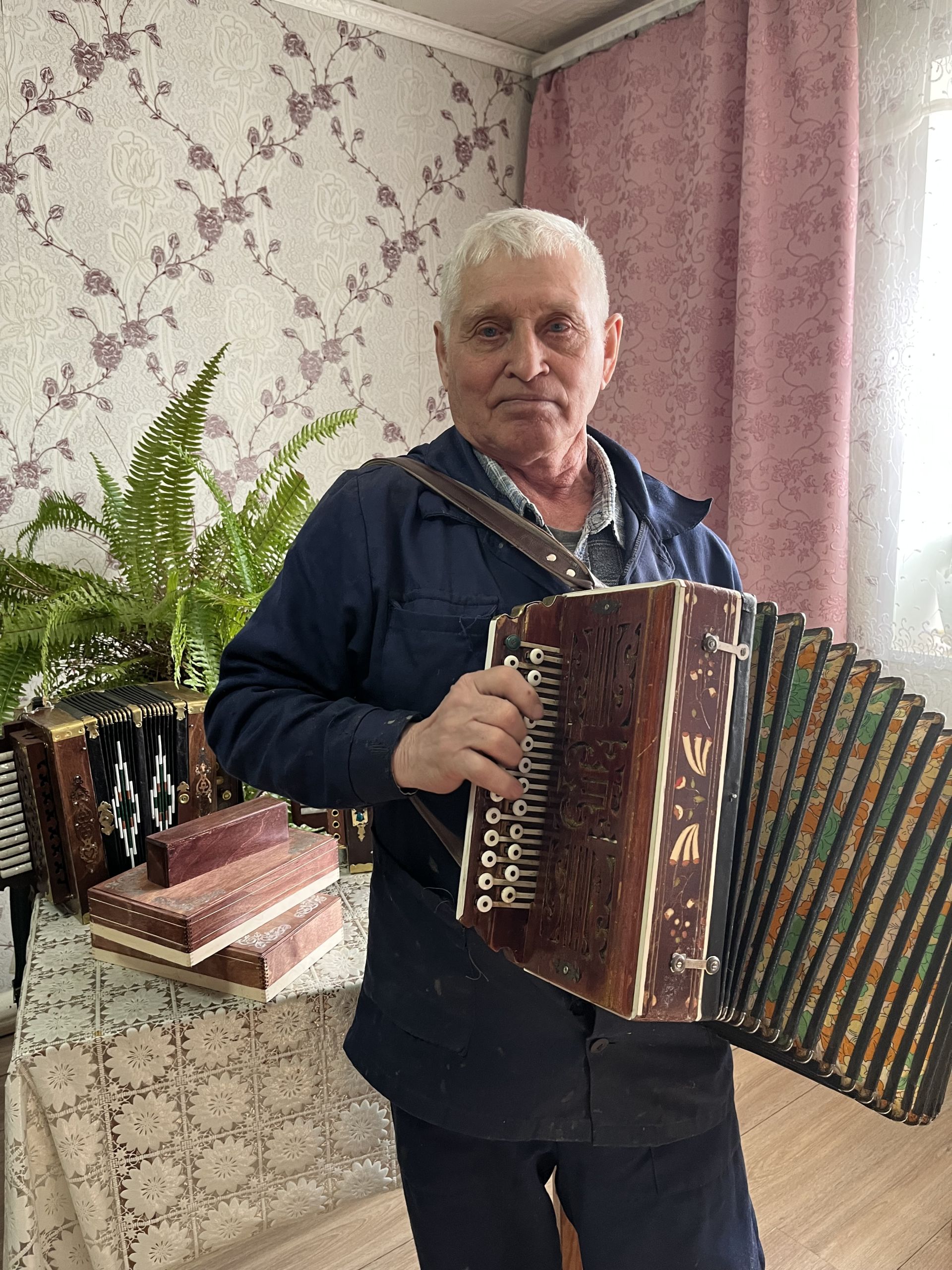 Кукмарадан Миннехан Саттаров кулында гармун да «җанлана»