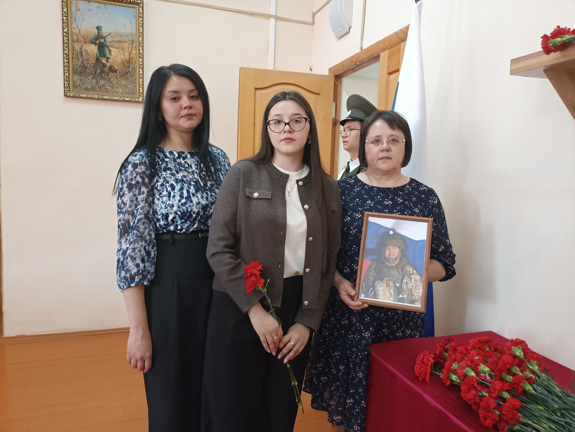 Кукмара беренче гимназиясендә Рафис Хафизов истәлегенә мемориаль такта ачылды