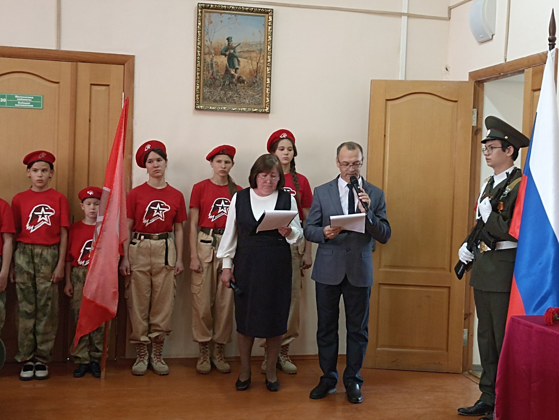 Кукмара беренче гимназиясендә Рафис Хафизов истәлегенә мемориаль такта ачылды