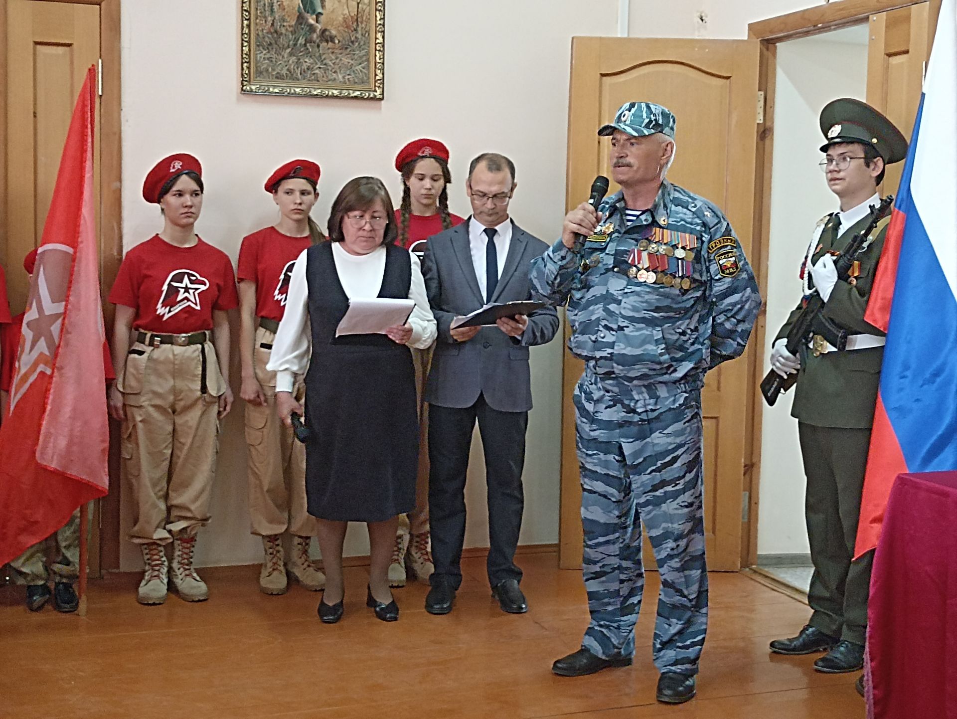 Кукмара беренче гимназиясендә Рафис Хафизов истәлегенә мемориаль такта ачылды