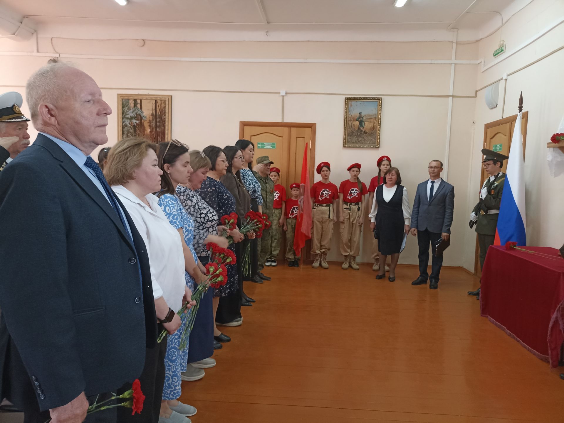 Кукмара беренче гимназиясендә Рафис Хафизов истәлегенә мемориаль такта ачылды