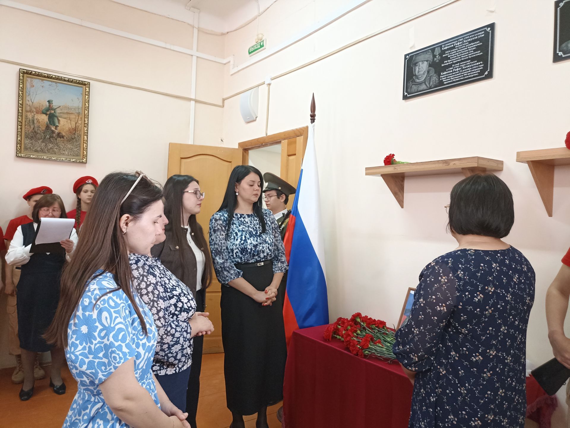 Кукмара беренче гимназиясендә Рафис Хафизов истәлегенә мемориаль такта ачылды