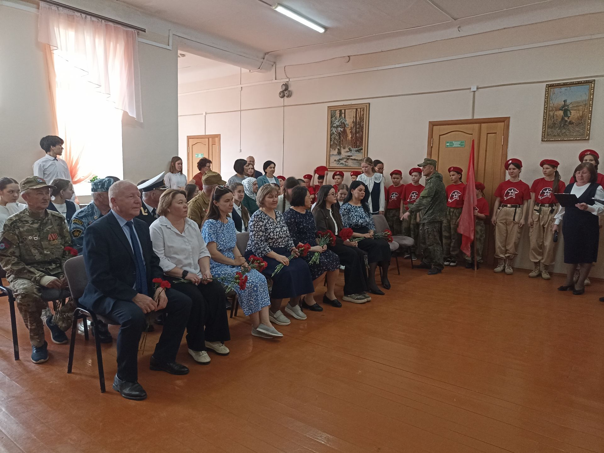 Кукмара беренче гимназиясендә Рафис Хафизов истәлегенә мемориаль такта ачылды