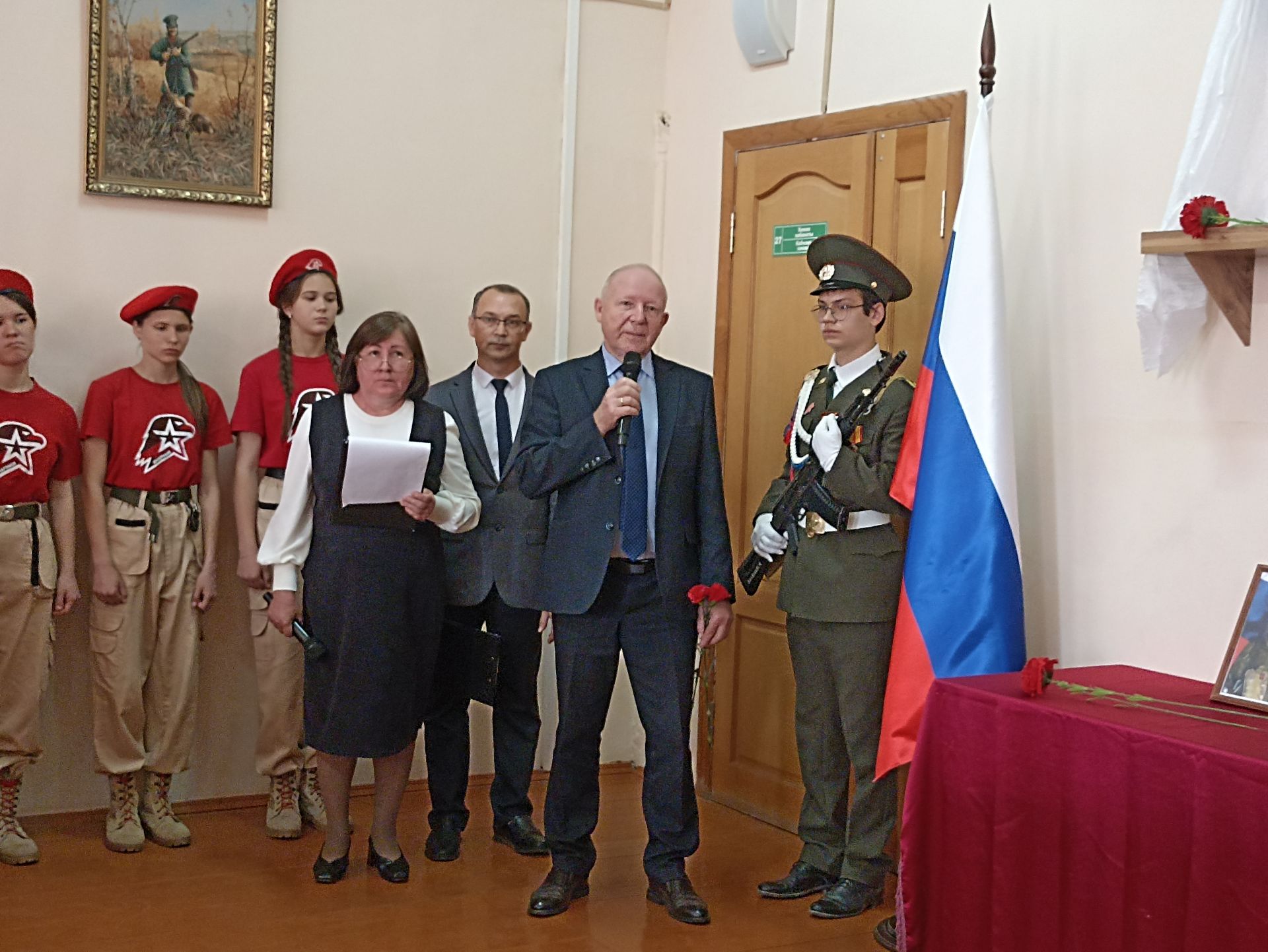Кукмара беренче гимназиясендә Рафис Хафизов истәлегенә мемориаль такта ачылды