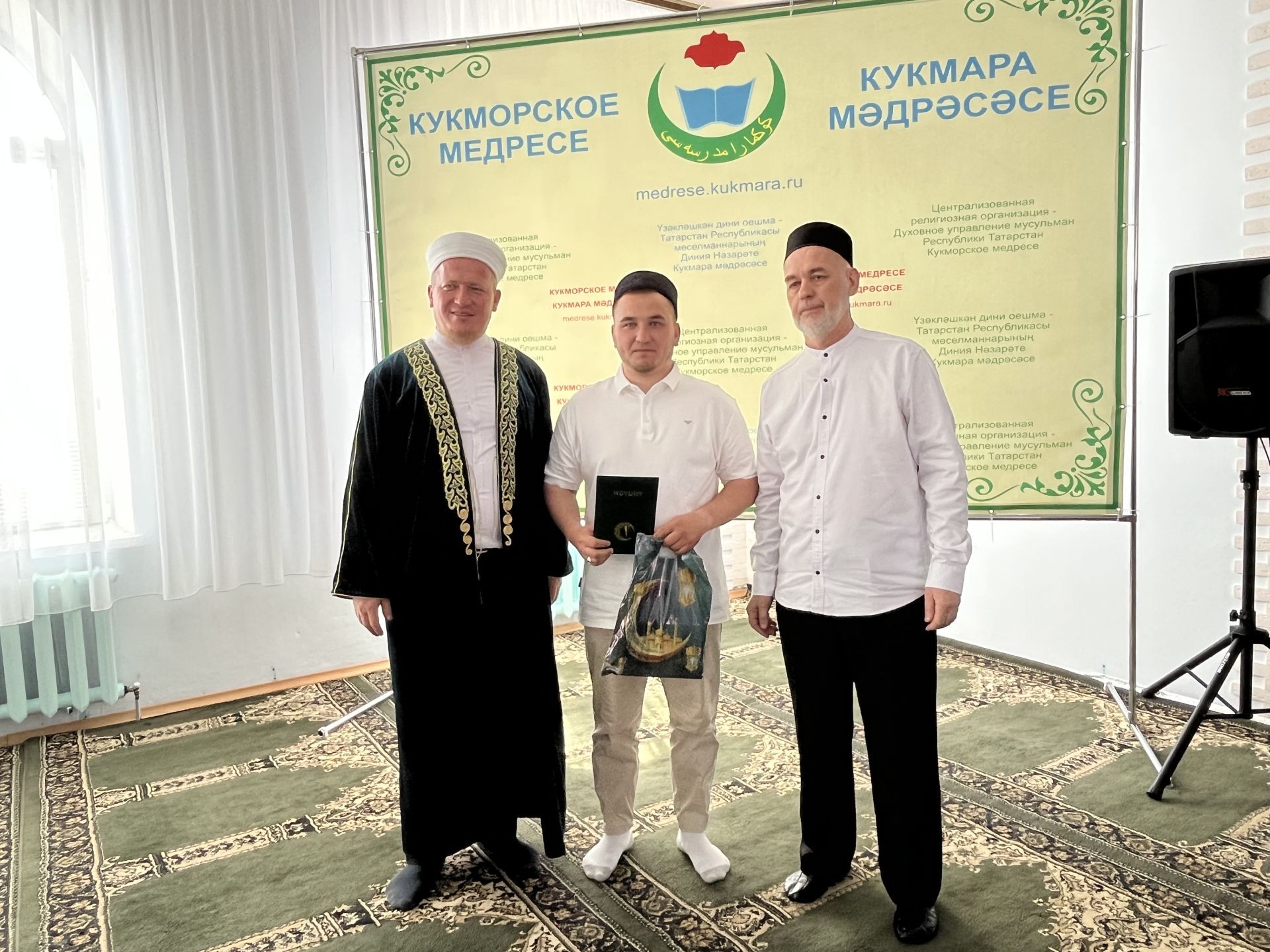 Светлый путь знаний: в Кукморе прошел выпускной в медресе