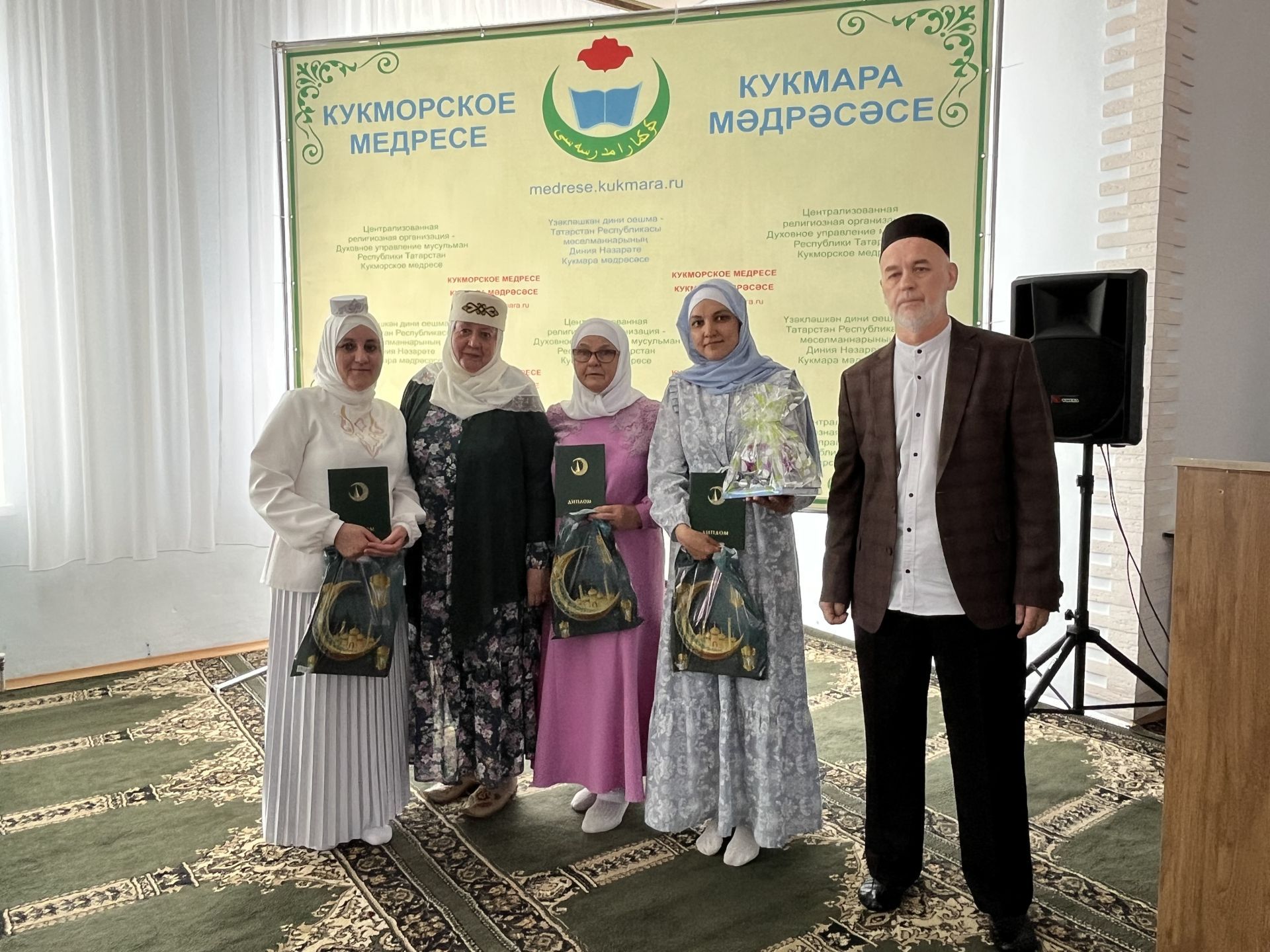 Светлый путь знаний: в Кукморе прошел выпускной в медресе