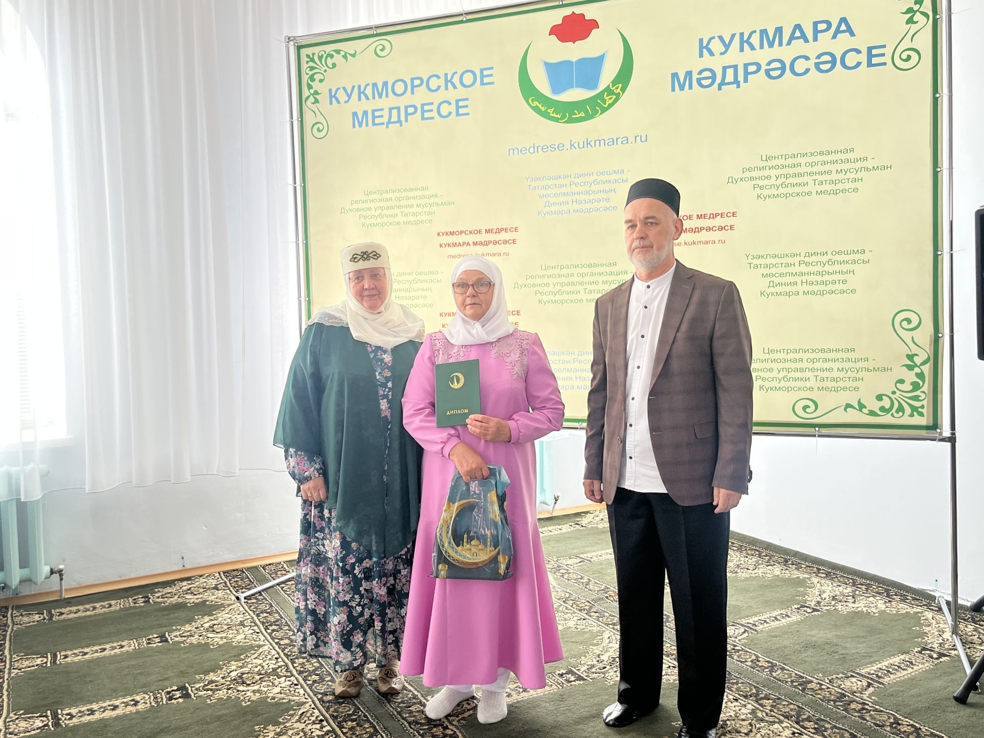 Светлый путь знаний: в Кукморе прошел выпускной в медресе