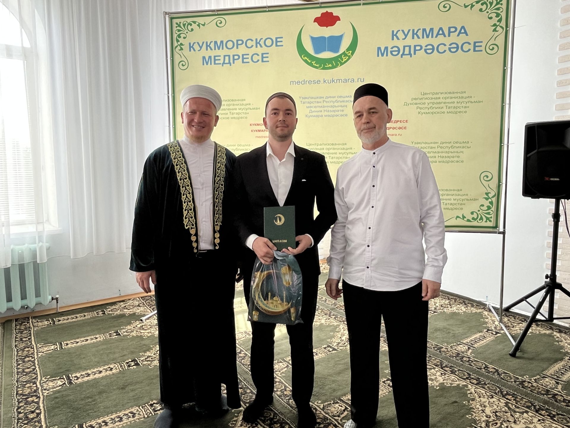 Светлый путь знаний: в Кукморе прошел выпускной в медресе