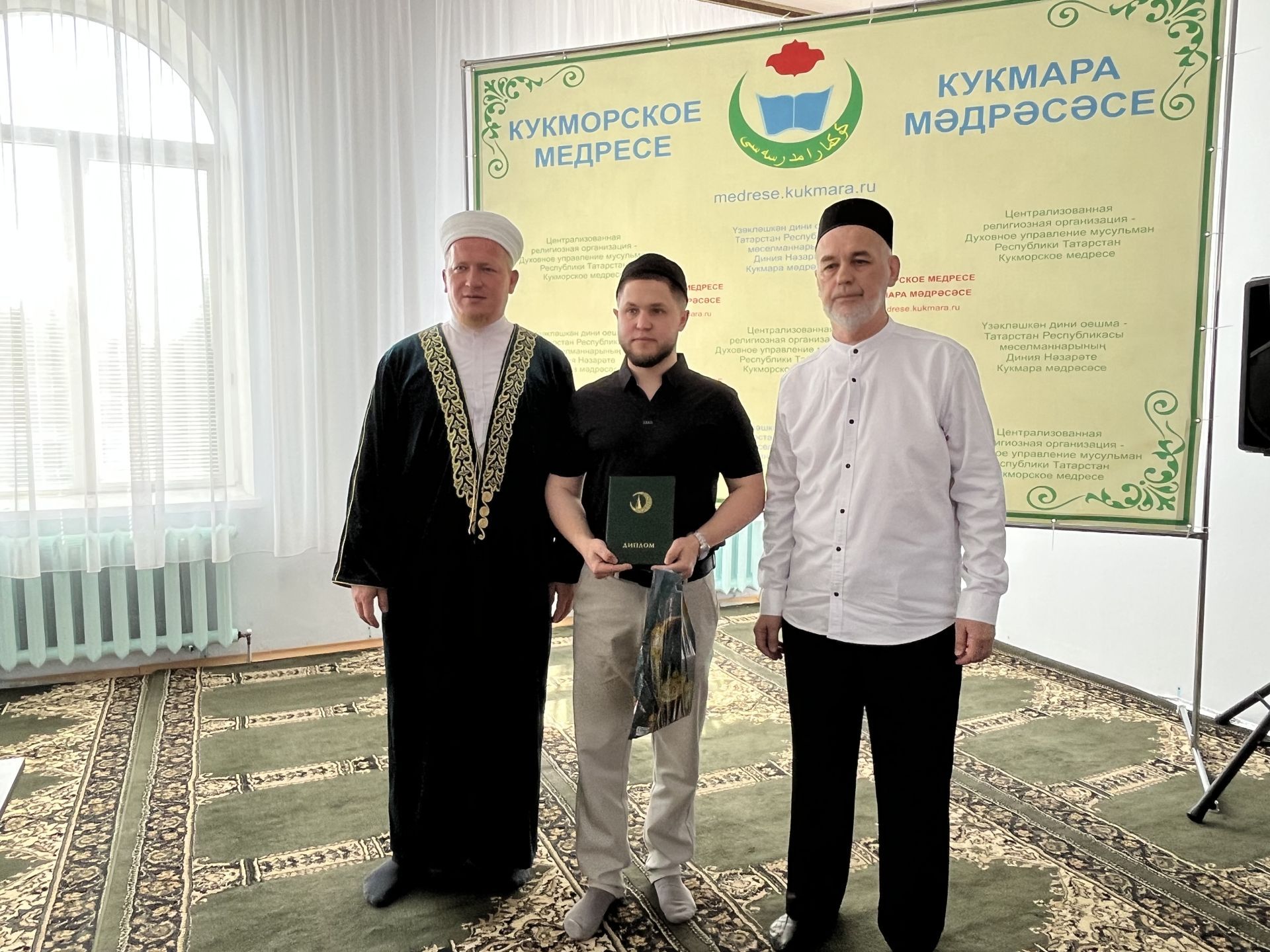 Светлый путь знаний: в Кукморе прошел выпускной в медресе