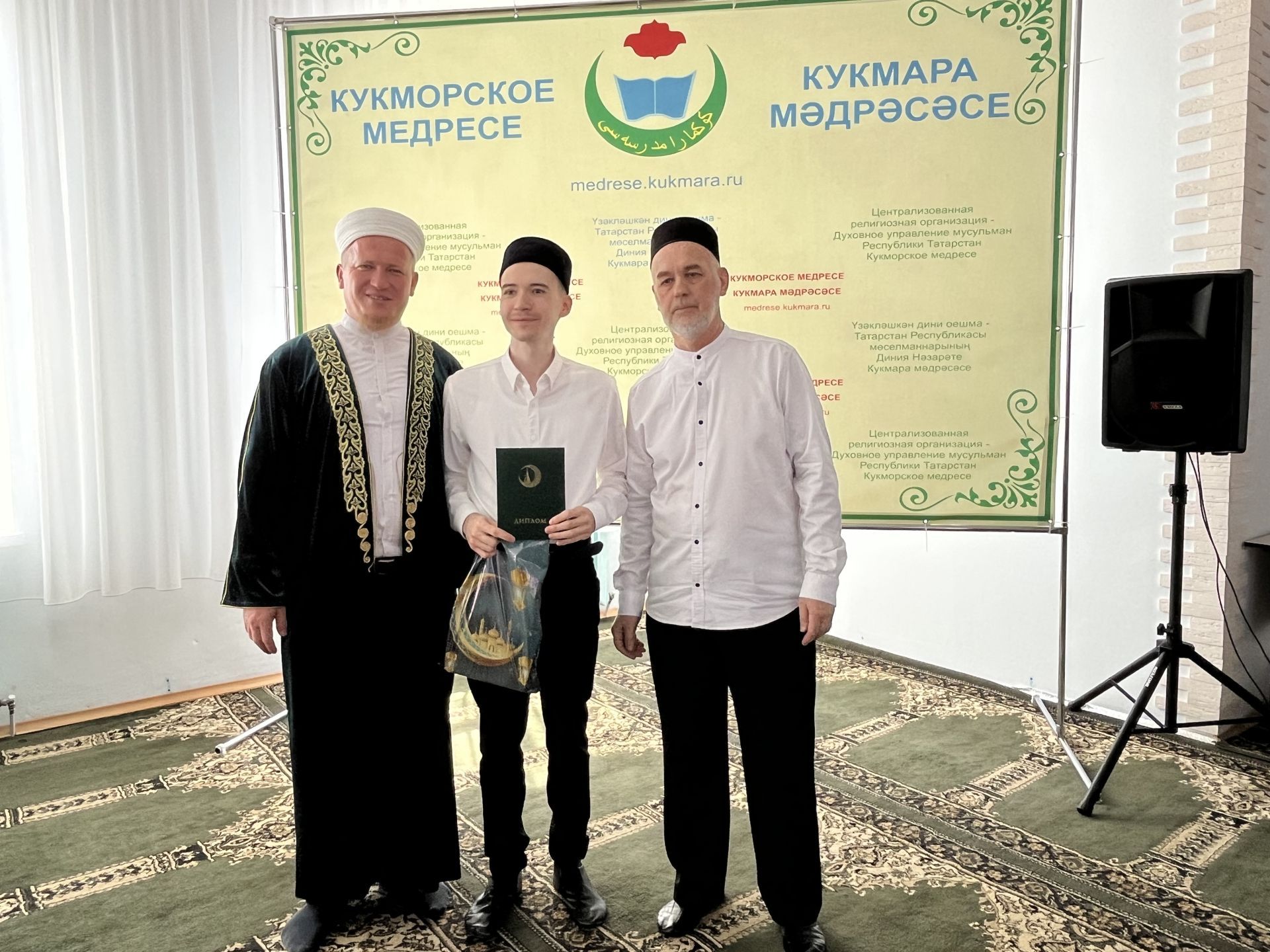 Светлый путь знаний: в Кукморе прошел выпускной в медресе