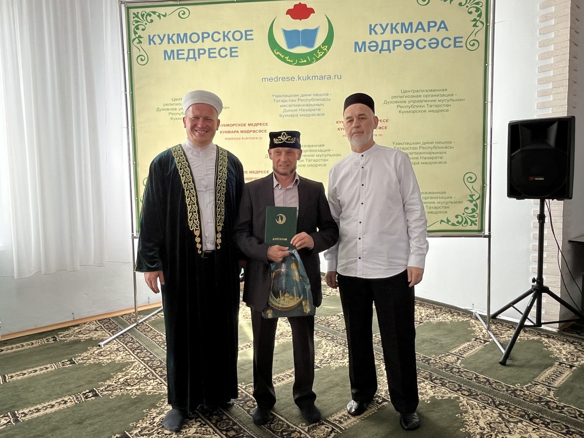 Светлый путь знаний: в Кукморе прошел выпускной в медресе