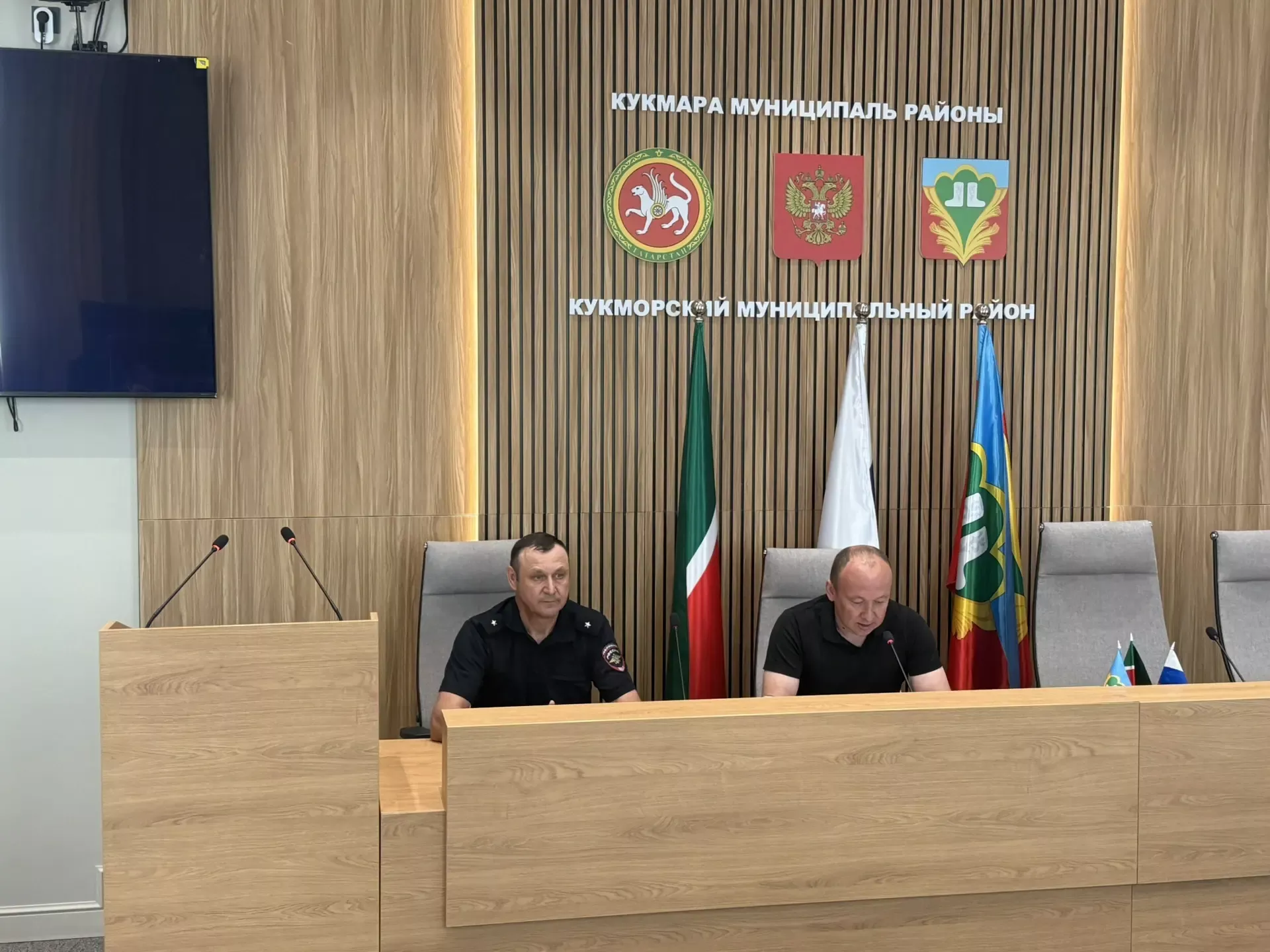 Дороги под контролем: в Кукморе решают вопросы безопасности пешеходов и водителей