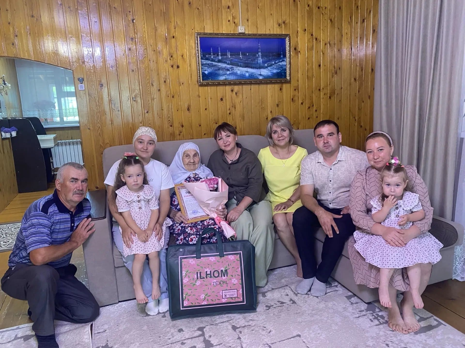 Каенсар авылыннан Мәгъзифә Халикова 90 яшьлек юбилеен билгеләп үтте