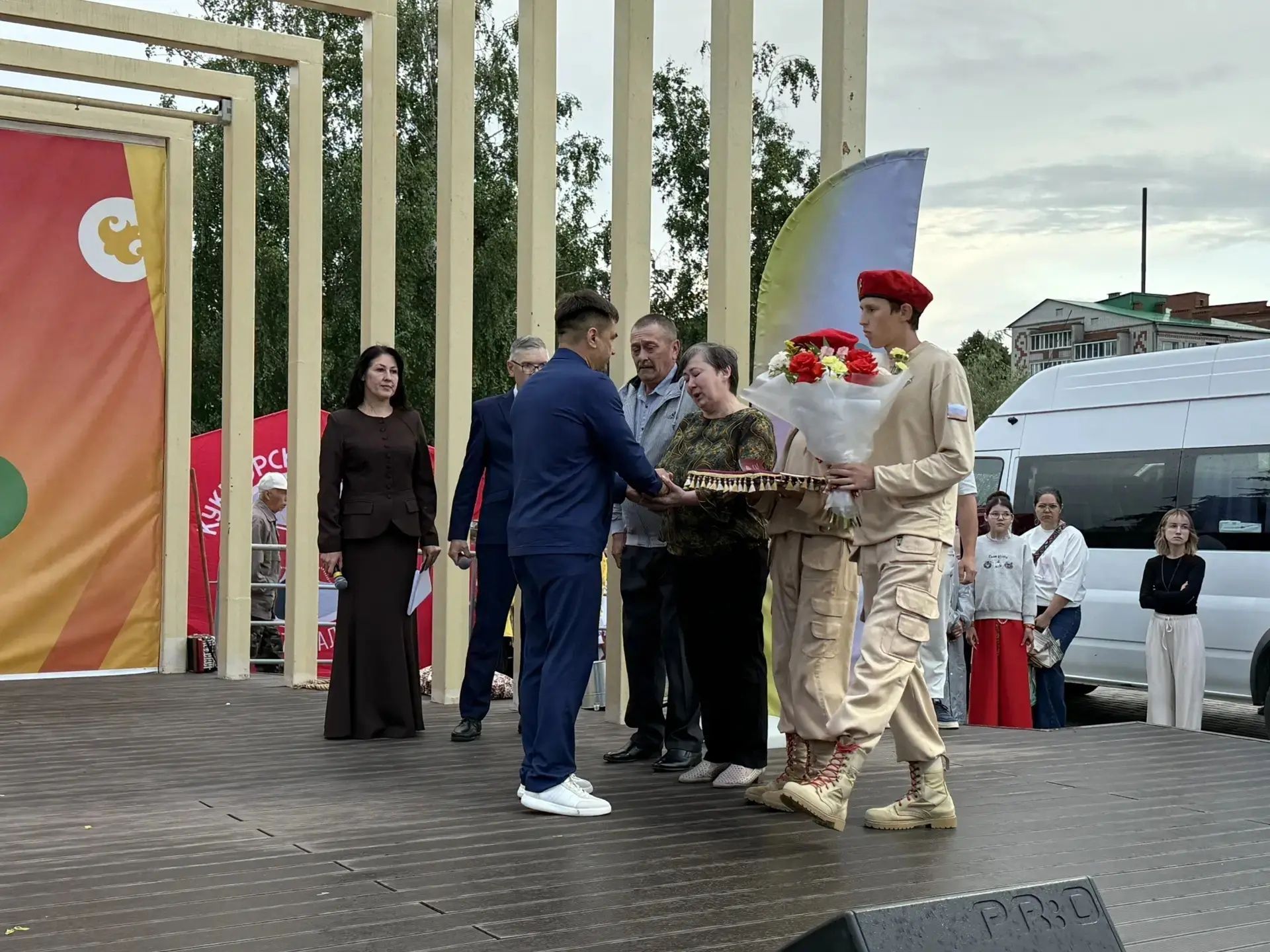 Батырлык, хәтер һәм бердәмлек: Кукмарада хәрбиләрне хөрмәтләделәр (фоторепортаж)