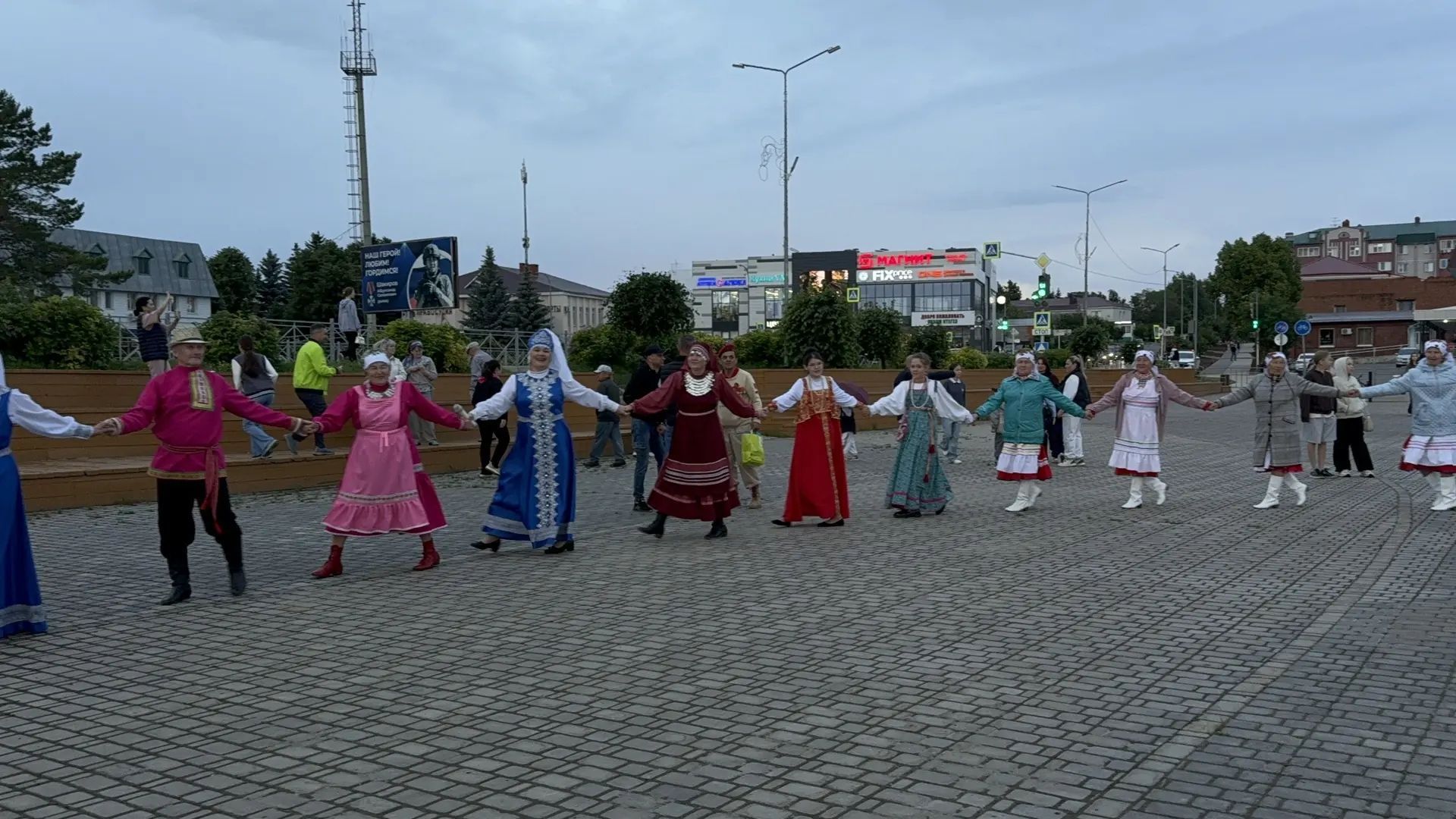 Батырлык, хәтер һәм бердәмлек: Кукмарада хәрбиләрне хөрмәтләделәр (фоторепортаж)