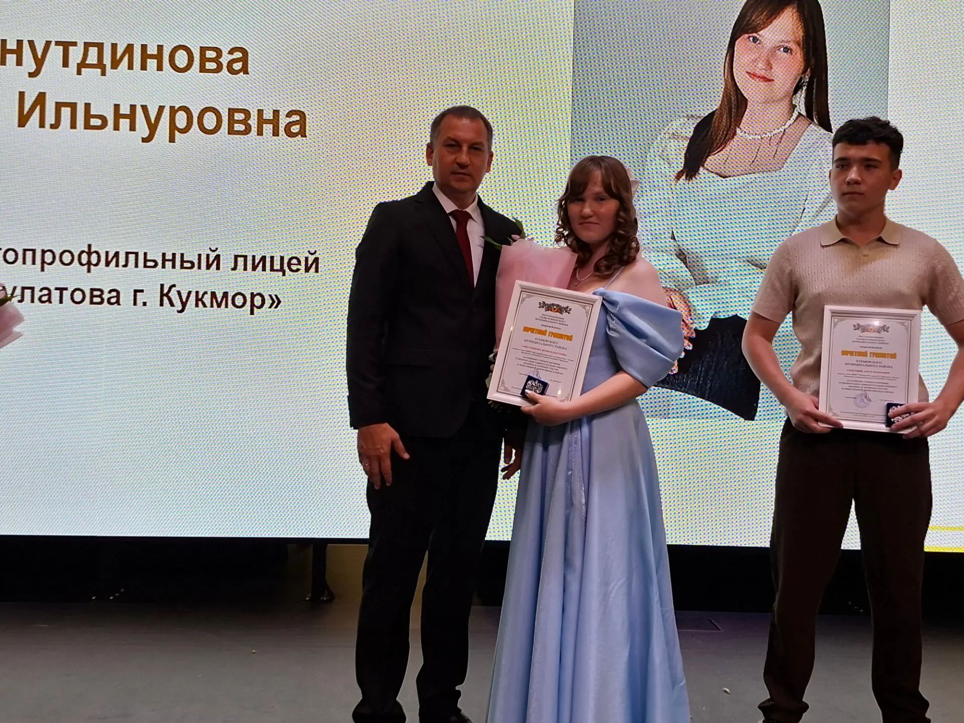 В Кукморской школе №3 прошёл выпускной (фоторепортаж)