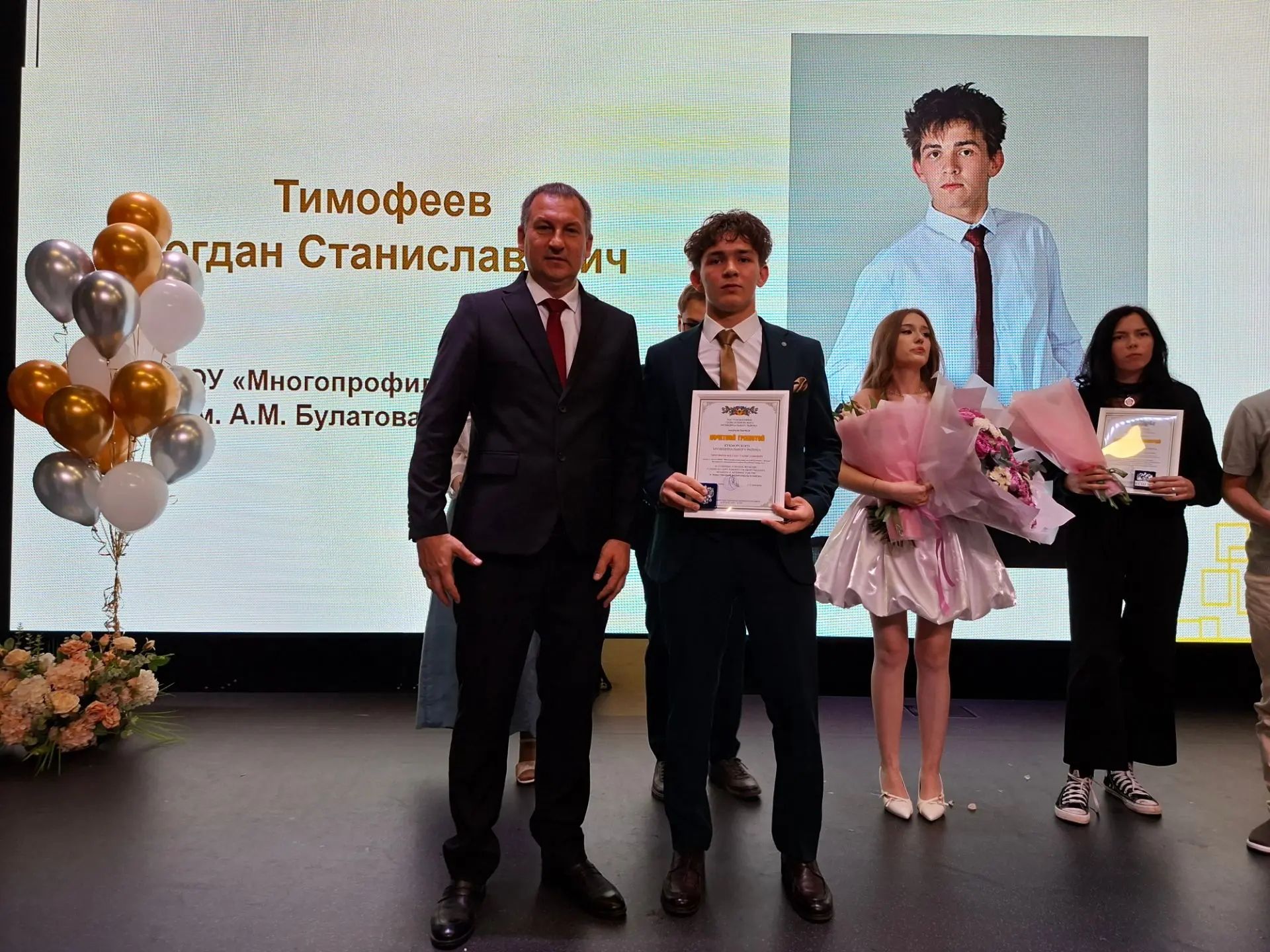 В Кукморской школе №3 прошёл выпускной (фоторепортаж)