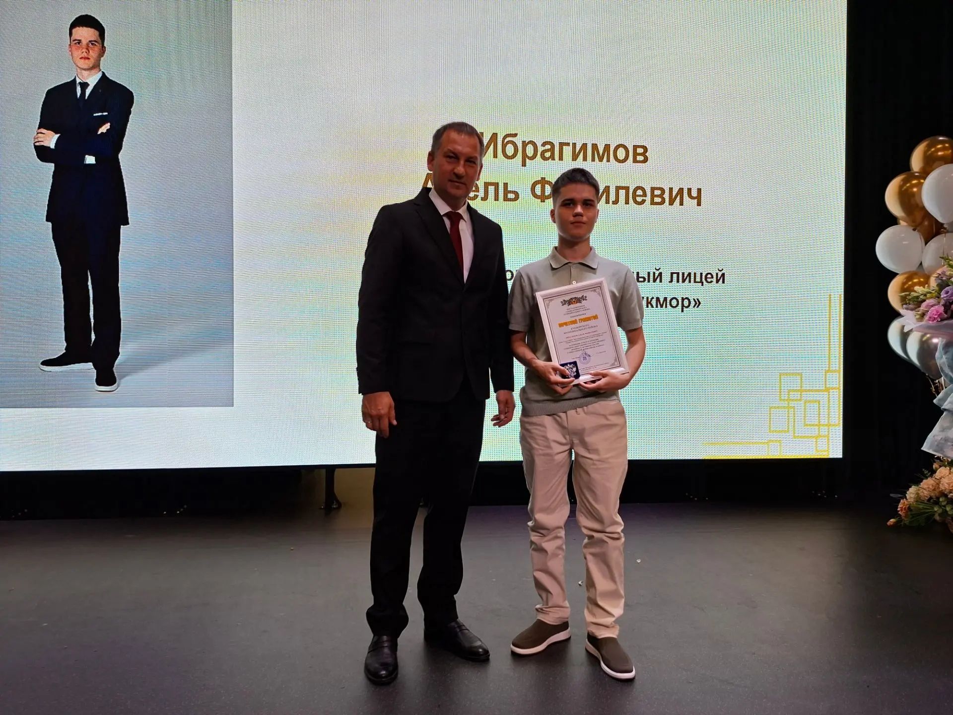 В Кукморской школе №3 прошёл выпускной (фоторепортаж)