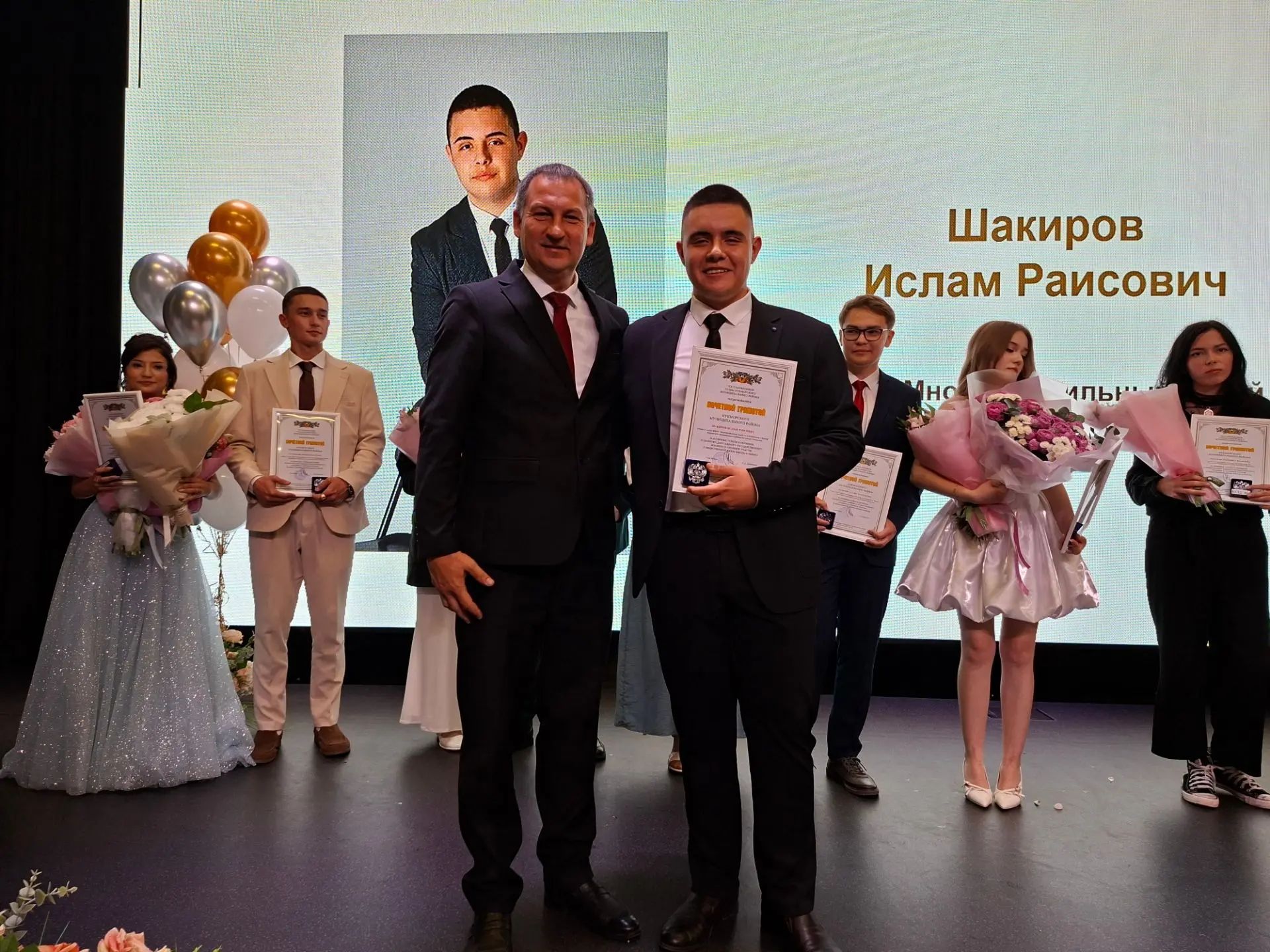 В Кукморской школе №3 прошёл выпускной (фоторепортаж)