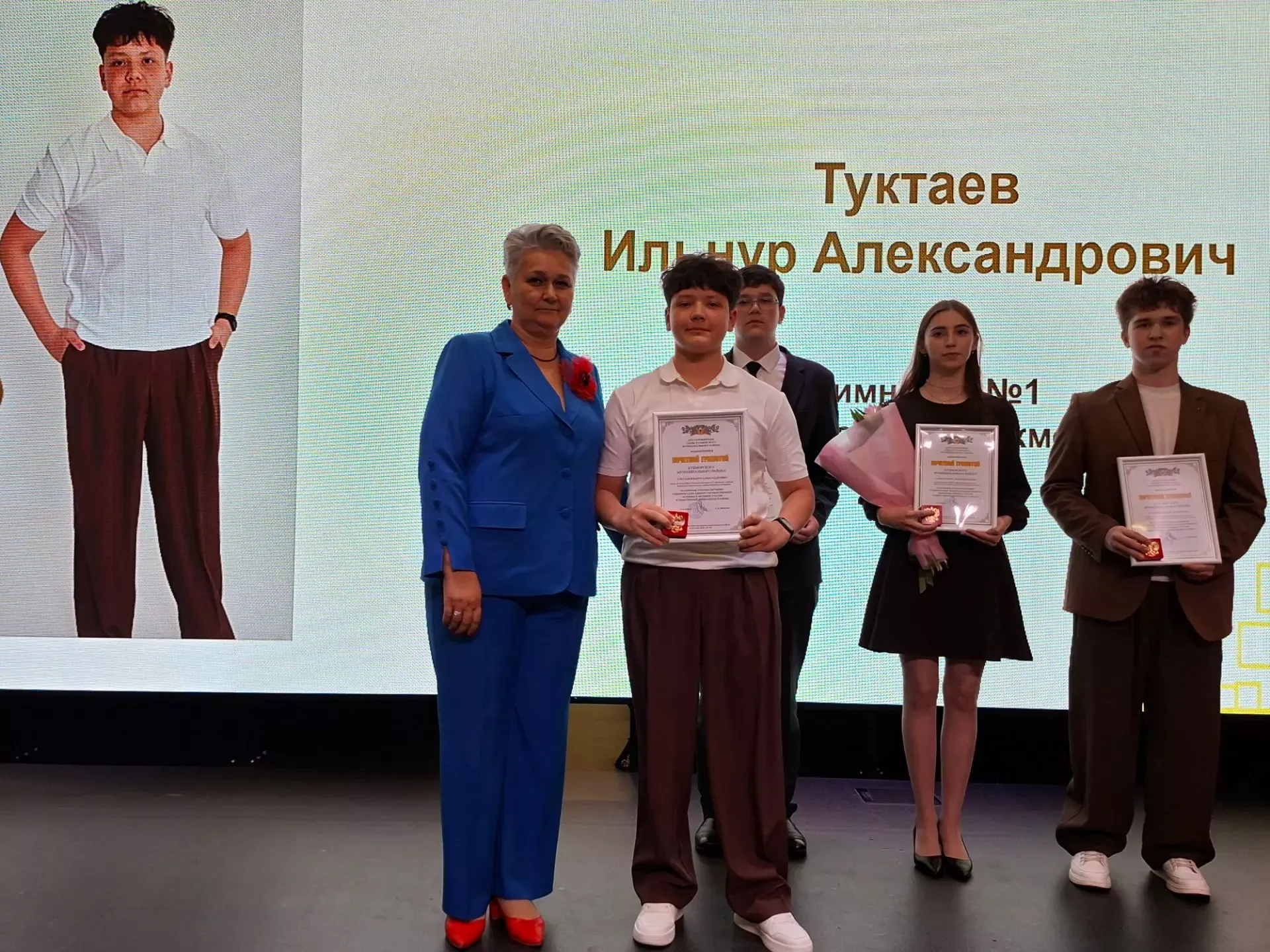 В Кукморской школе №3 прошёл выпускной (фоторепортаж)