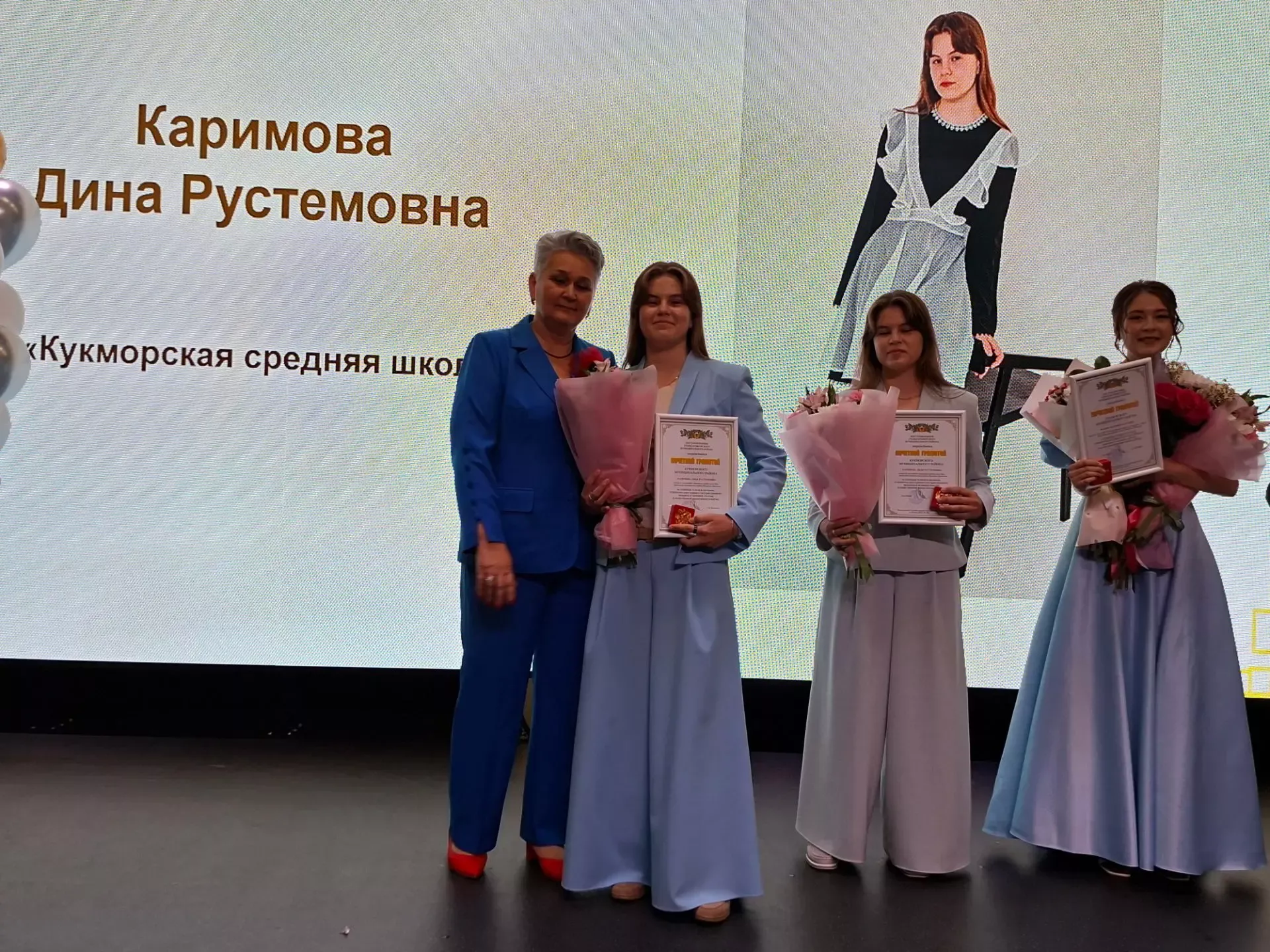 В Кукморской школе №3 прошёл выпускной (фоторепортаж)