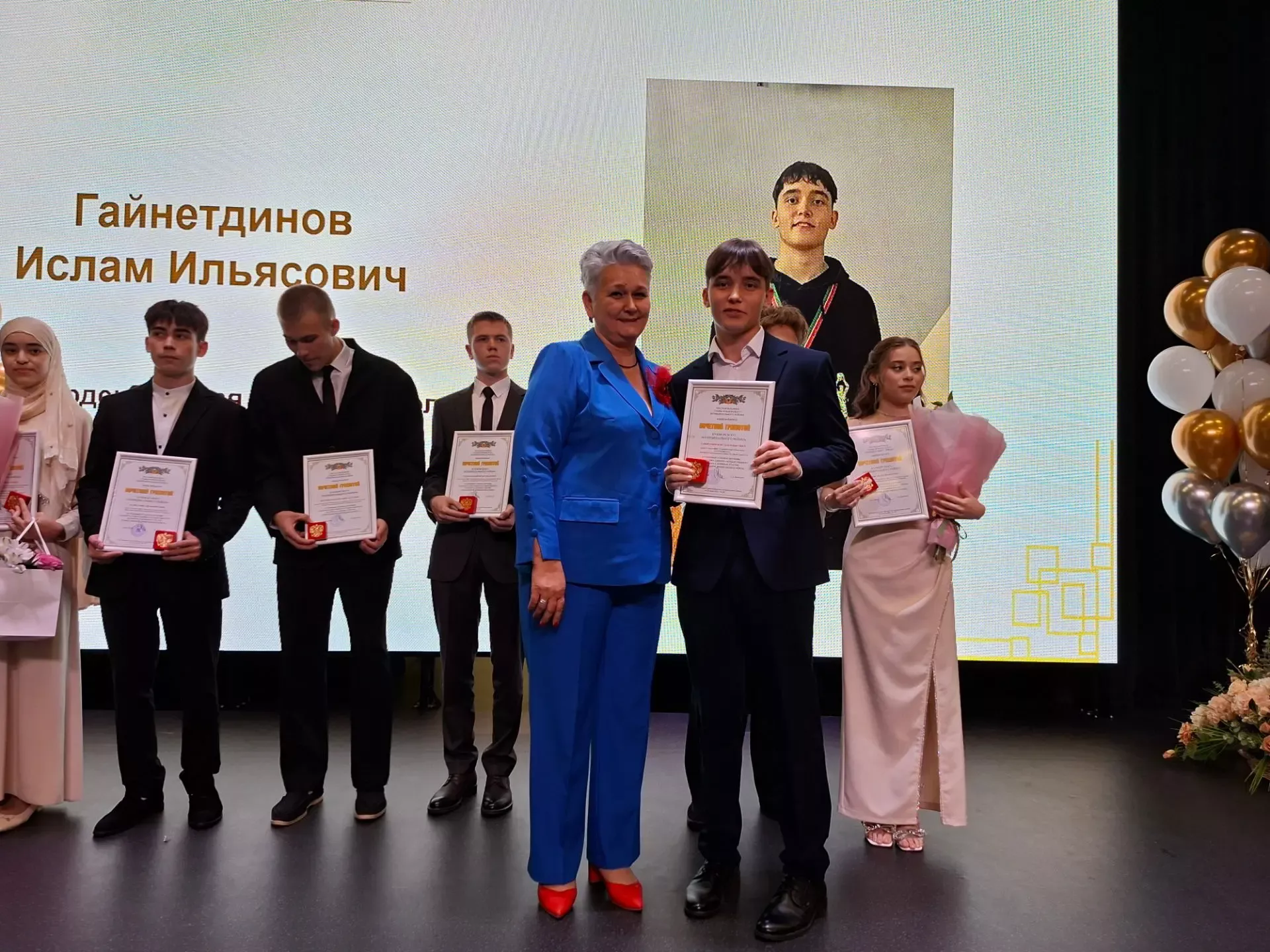 В Кукморской школе №3 прошёл выпускной (фоторепортаж)