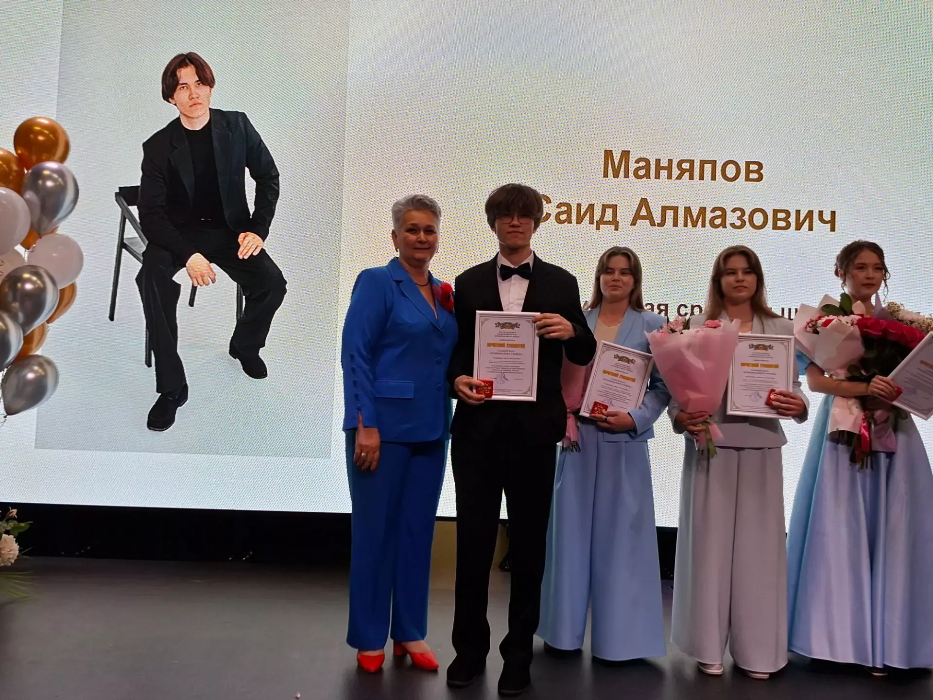 В Кукморской школе №3 прошёл выпускной (фоторепортаж)