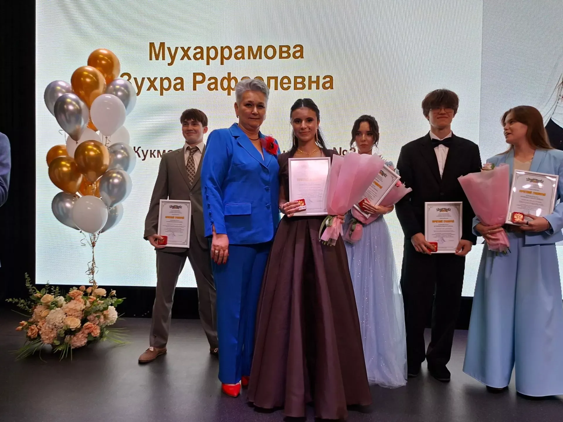 В Кукморской школе №3 прошёл выпускной (фоторепортаж)