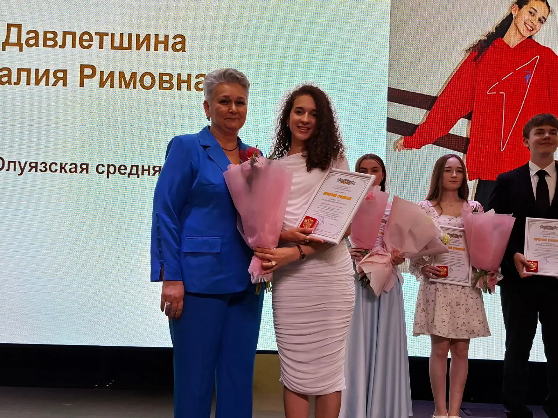 В Кукморской школе №3 прошёл выпускной (фоторепортаж)