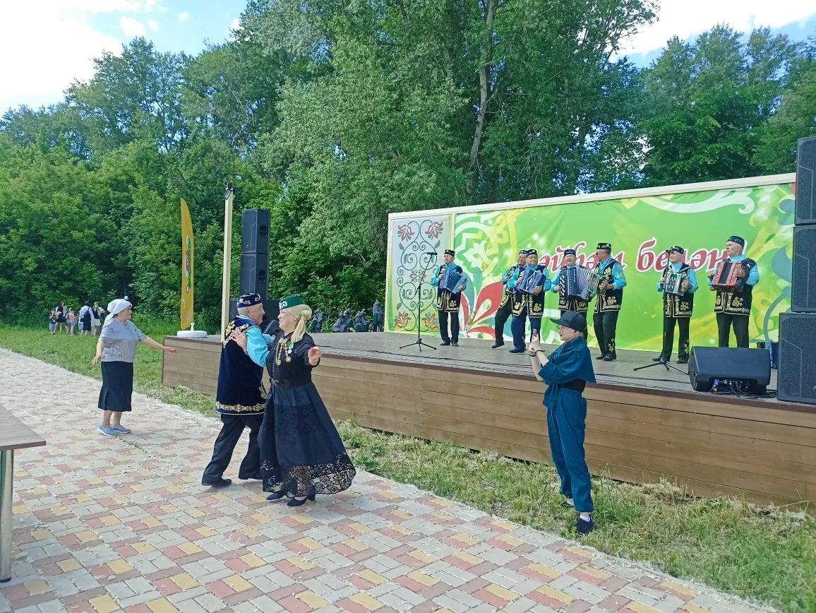 Кукмарада Сабантуй халыкны бер мәйданга туплады