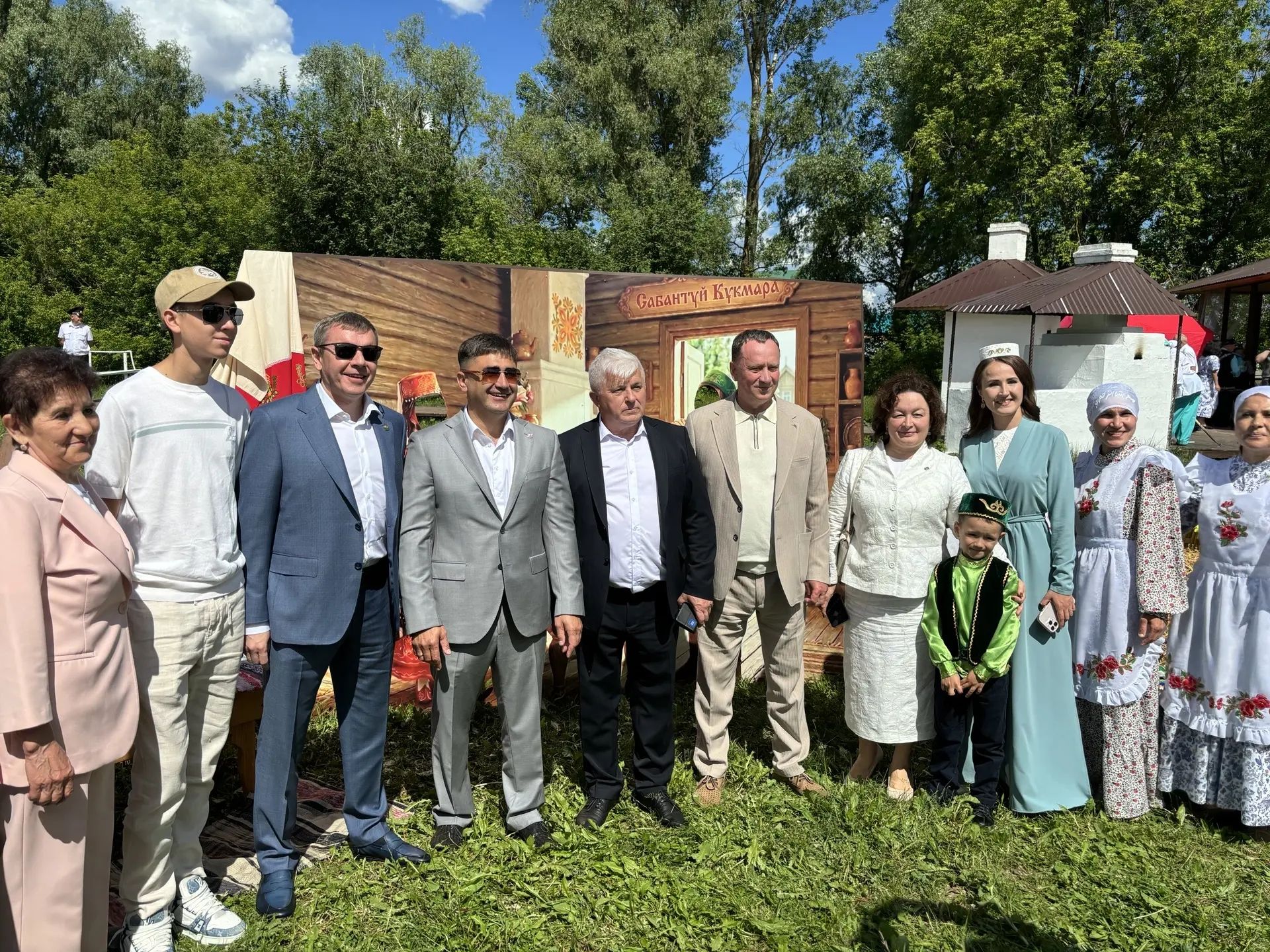 Кукмарада Сабантуй халыкны бер мәйданга туплады
