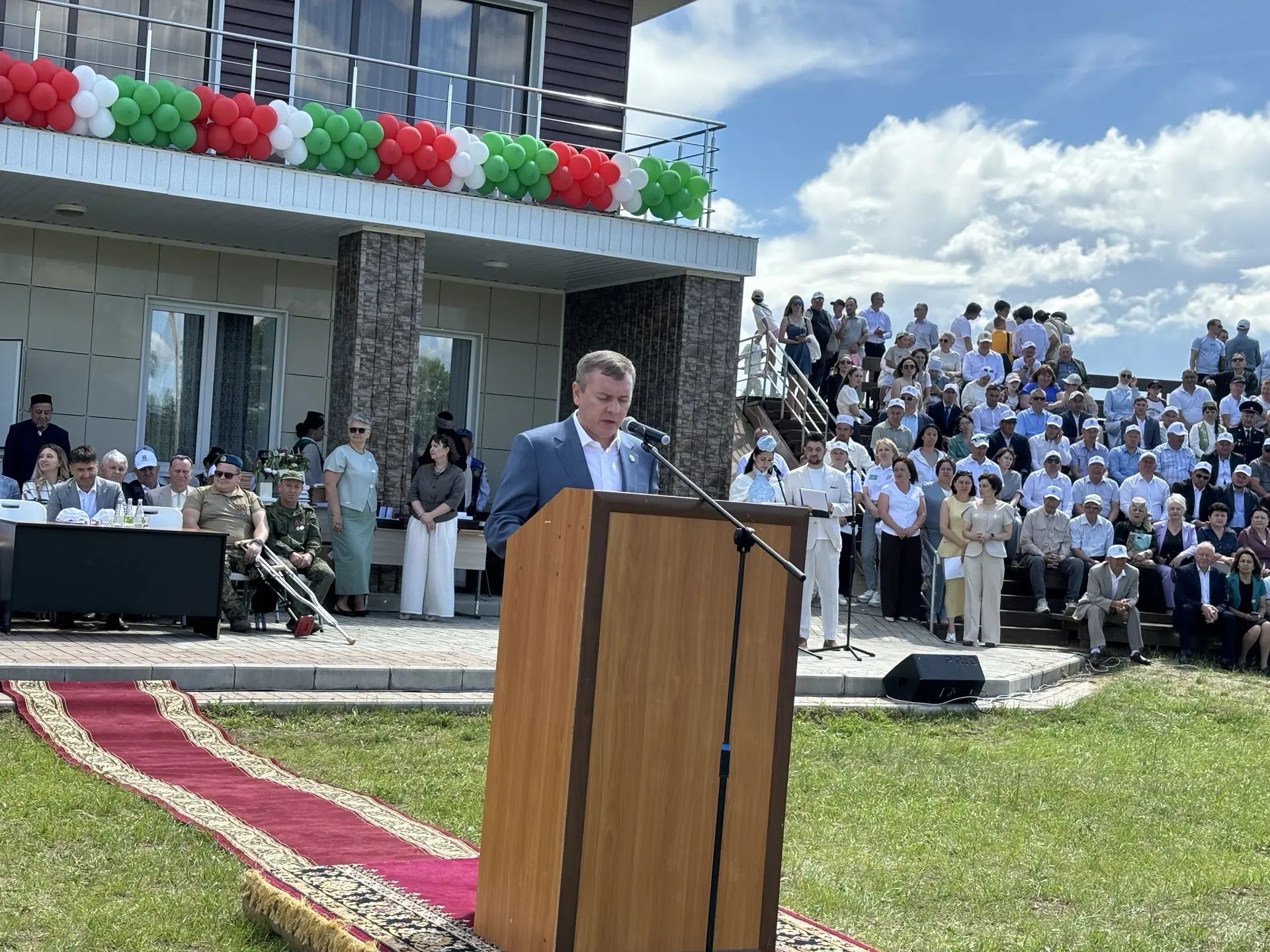 Кукмарада Сабантуй халыкны бер мәйданга туплады