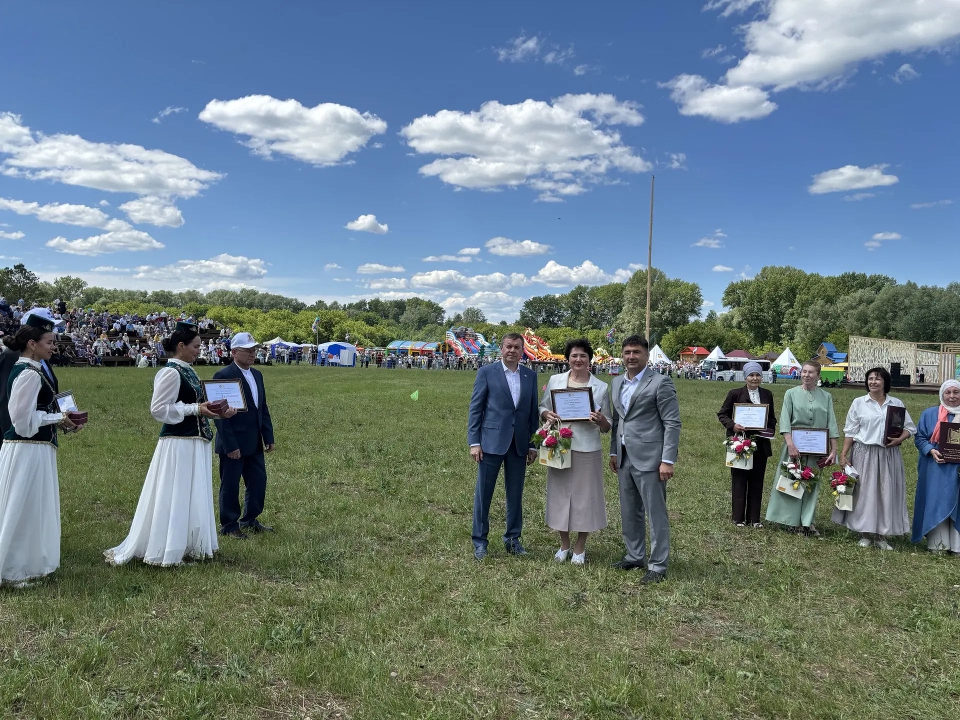 Кукмарада Сабантуй халыкны бер мәйданга туплады