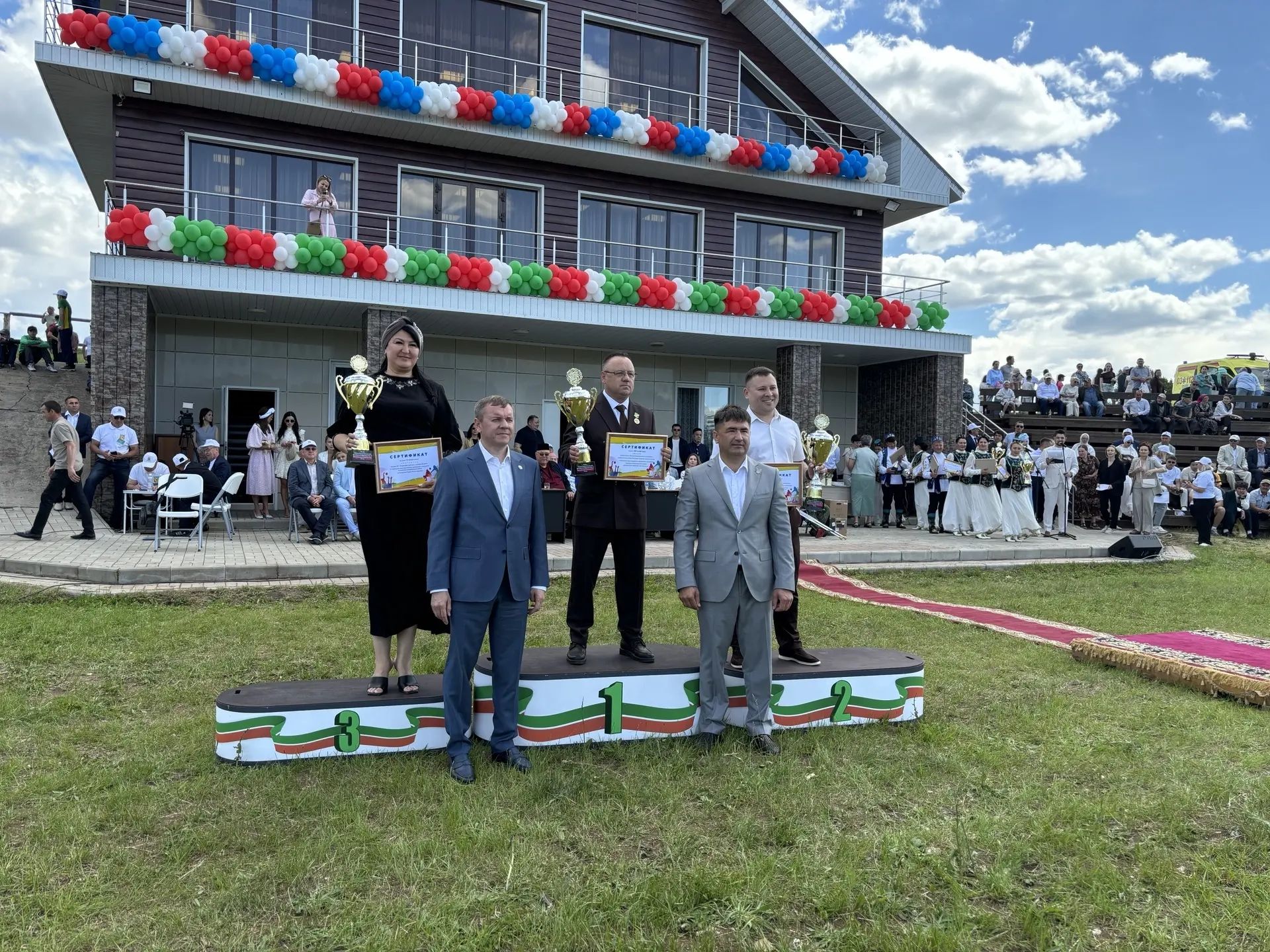 Кукмарада Сабантуй халыкны бер мәйданга туплады