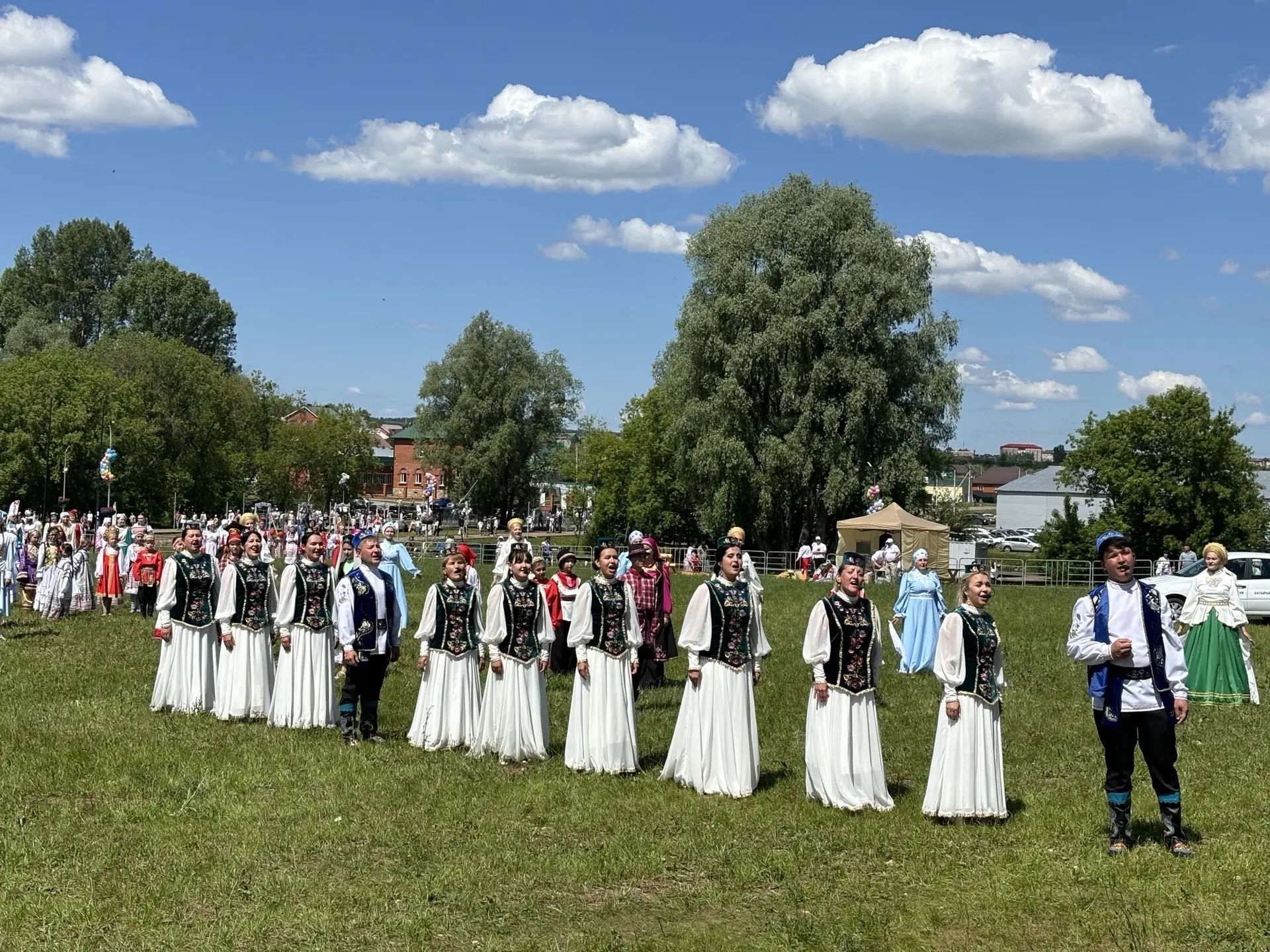 Кукмарада Сабантуй халыкны бер мәйданга туплады