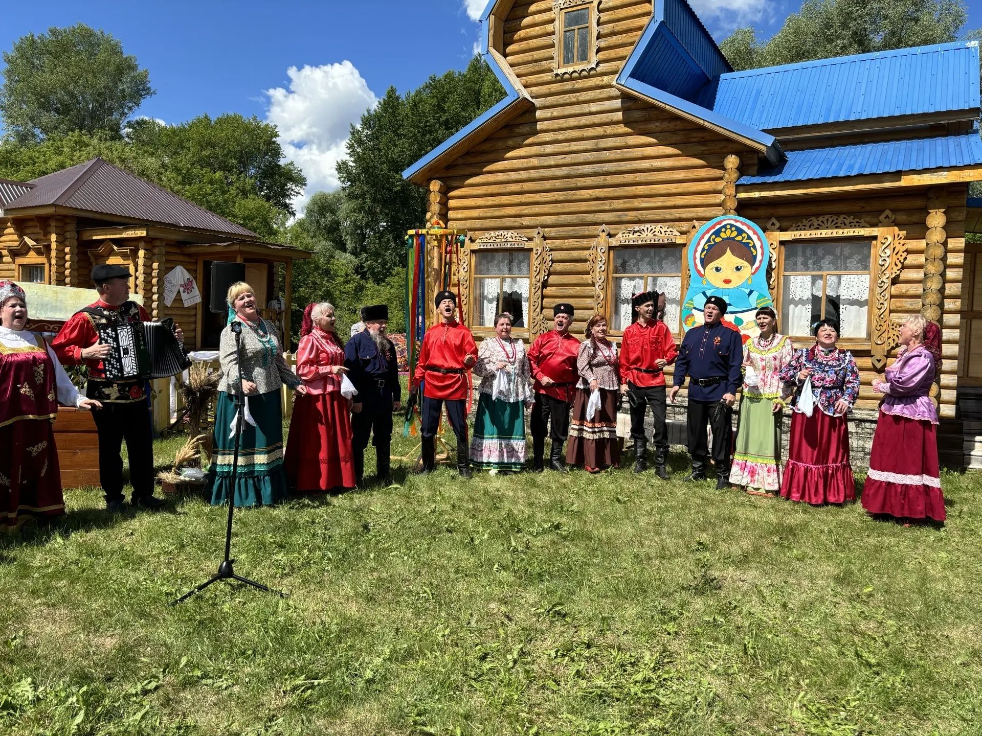 Кукмарада Сабантуй халыкны бер мәйданга туплады