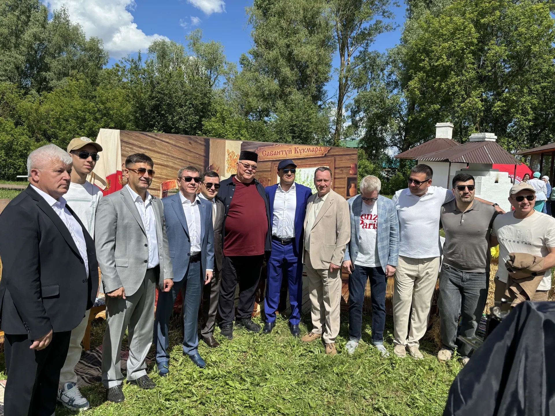 Кукмарада Сабантуй халыкны бер мәйданга туплады