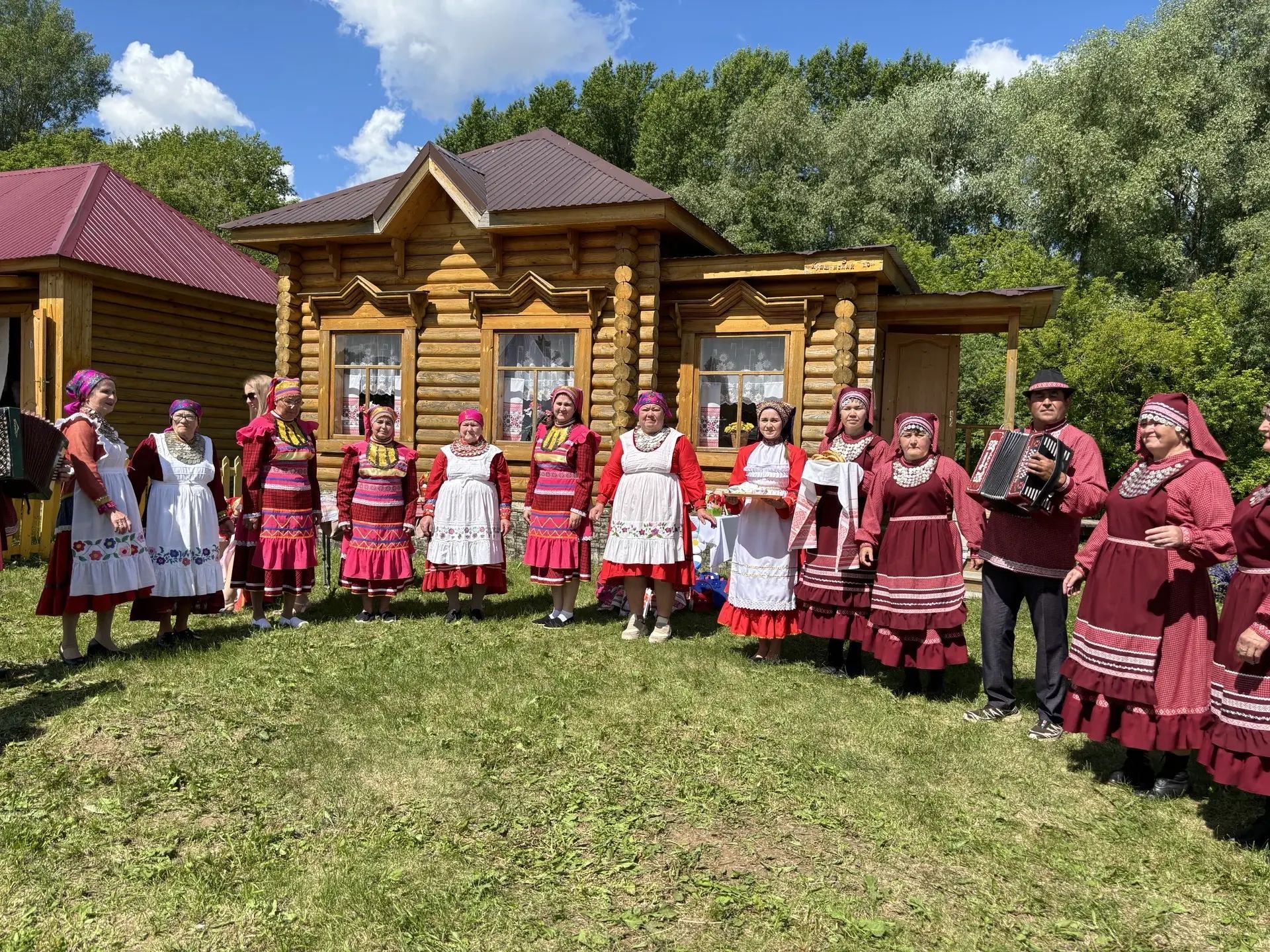 Кукмарада Сабантуй халыкны бер мәйданга туплады