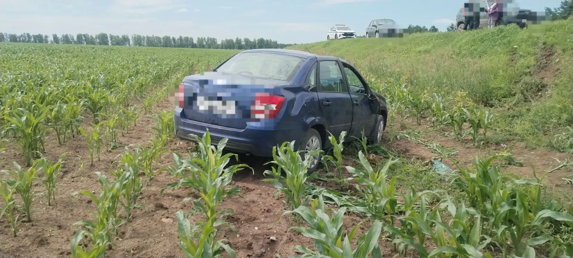 На трассе в Кукморском районе опрокинулся легковой автомобиль