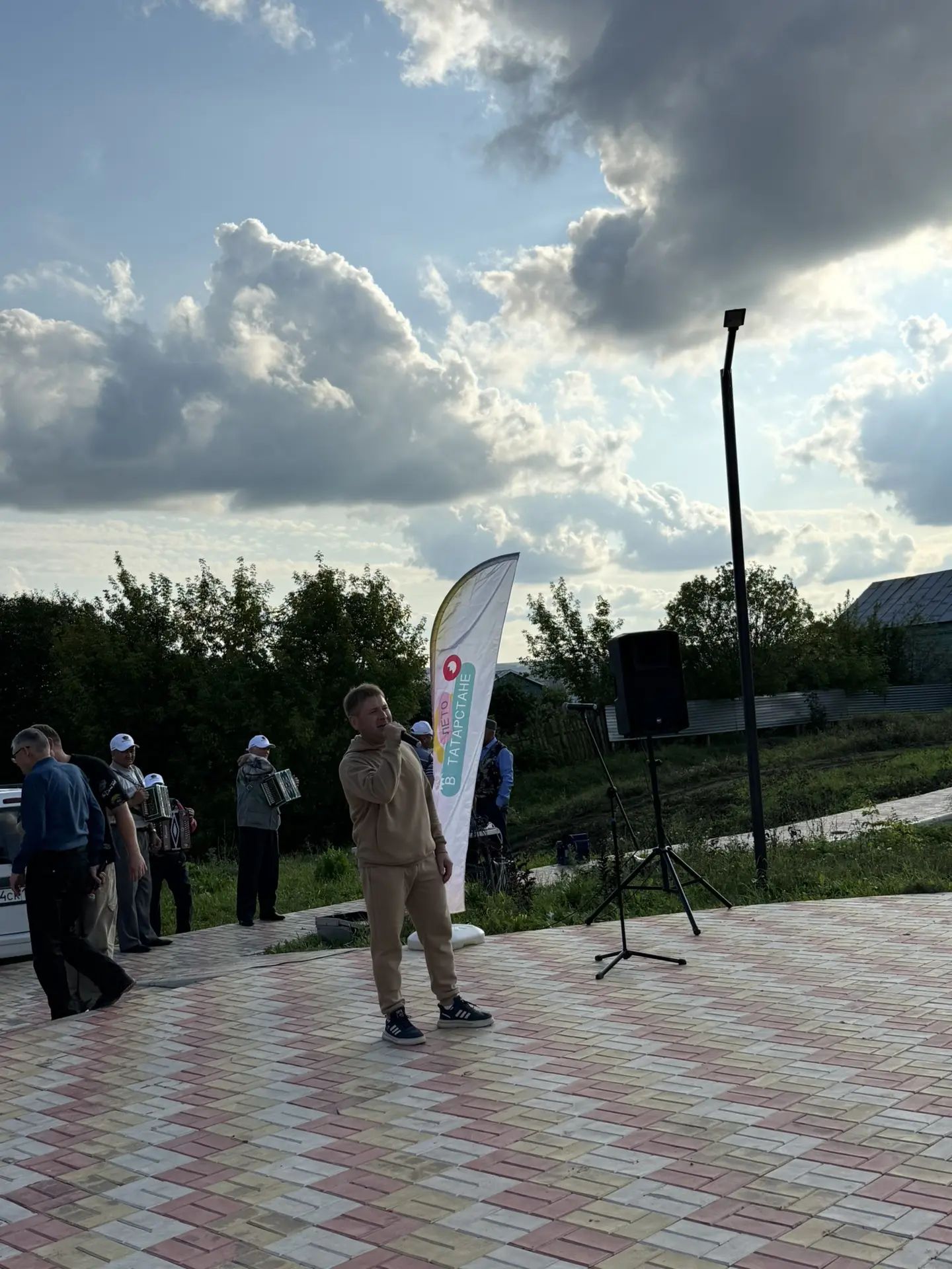 Вечер в кругу друзей: в сквере по улице Толстого города Кукмор прошел праздник для жителей