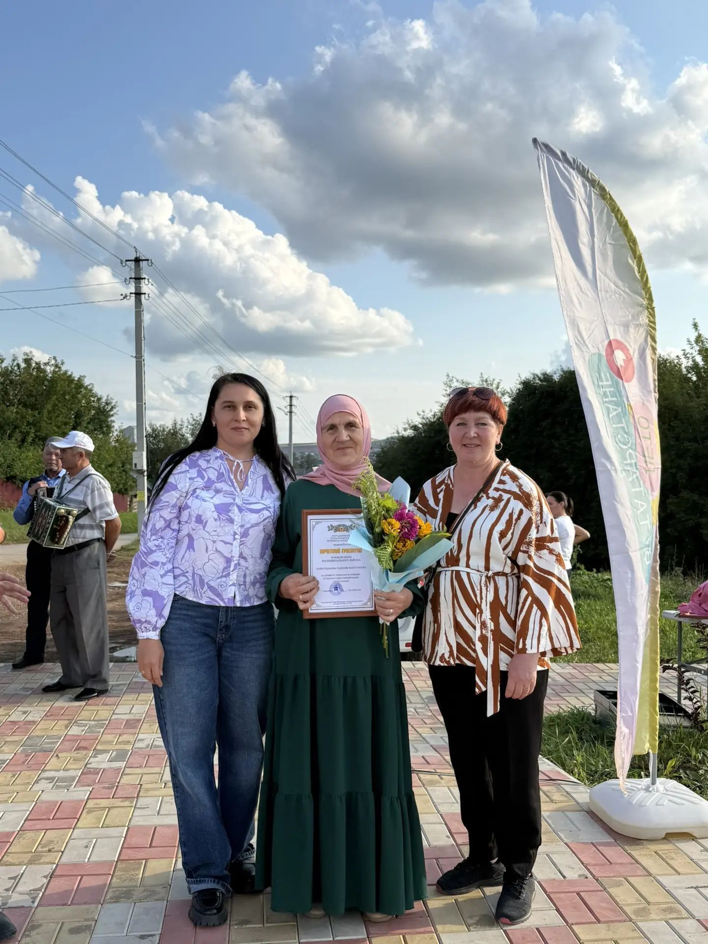Вечер в кругу друзей: в сквере по улице Толстого города Кукмор прошел праздник для жителей