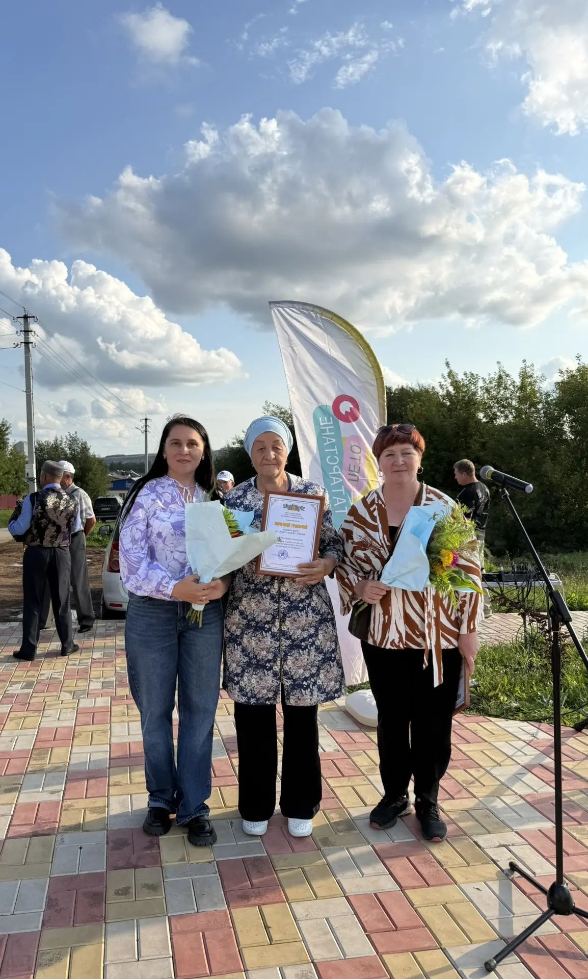 Вечер в кругу друзей: в сквере по улице Толстого города Кукмор прошел праздник для жителей