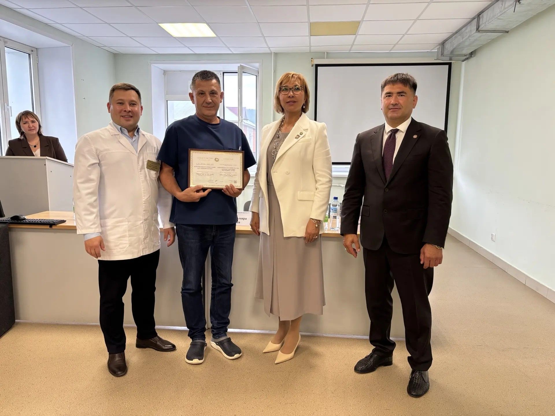 Район үзәк дәваханәсендә алдынгылар хөрмәтләнде