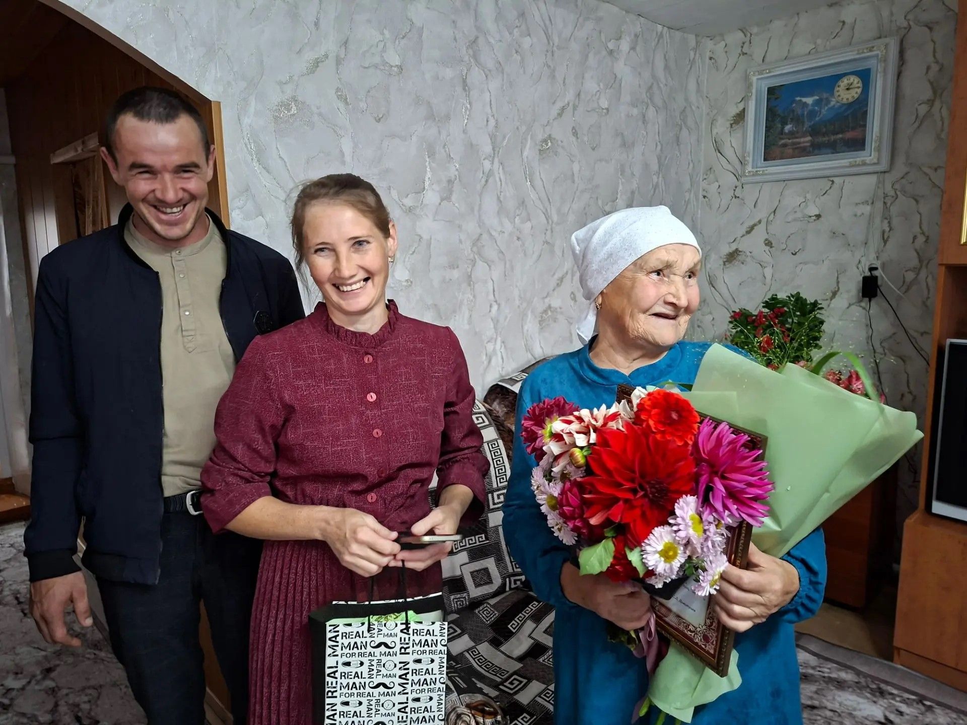 В Кукморском районе поздравили тружениц тыла Зинаиду Нагорнову и Анну Кузьмину со юбилеями