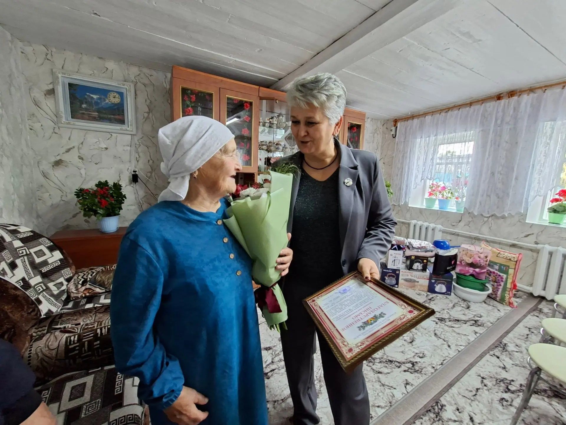 В Кукморском районе поздравили тружениц тыла Зинаиду Нагорнову и Анну Кузьмину со юбилеями