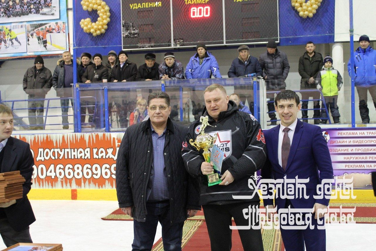Турнир по хоккею с шайбой с участием легенды Советского хоккея Сергеем Макаровым