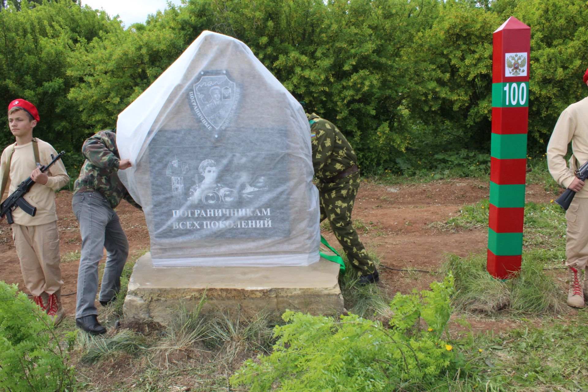 Памятник пограничникам установили в Кукморе